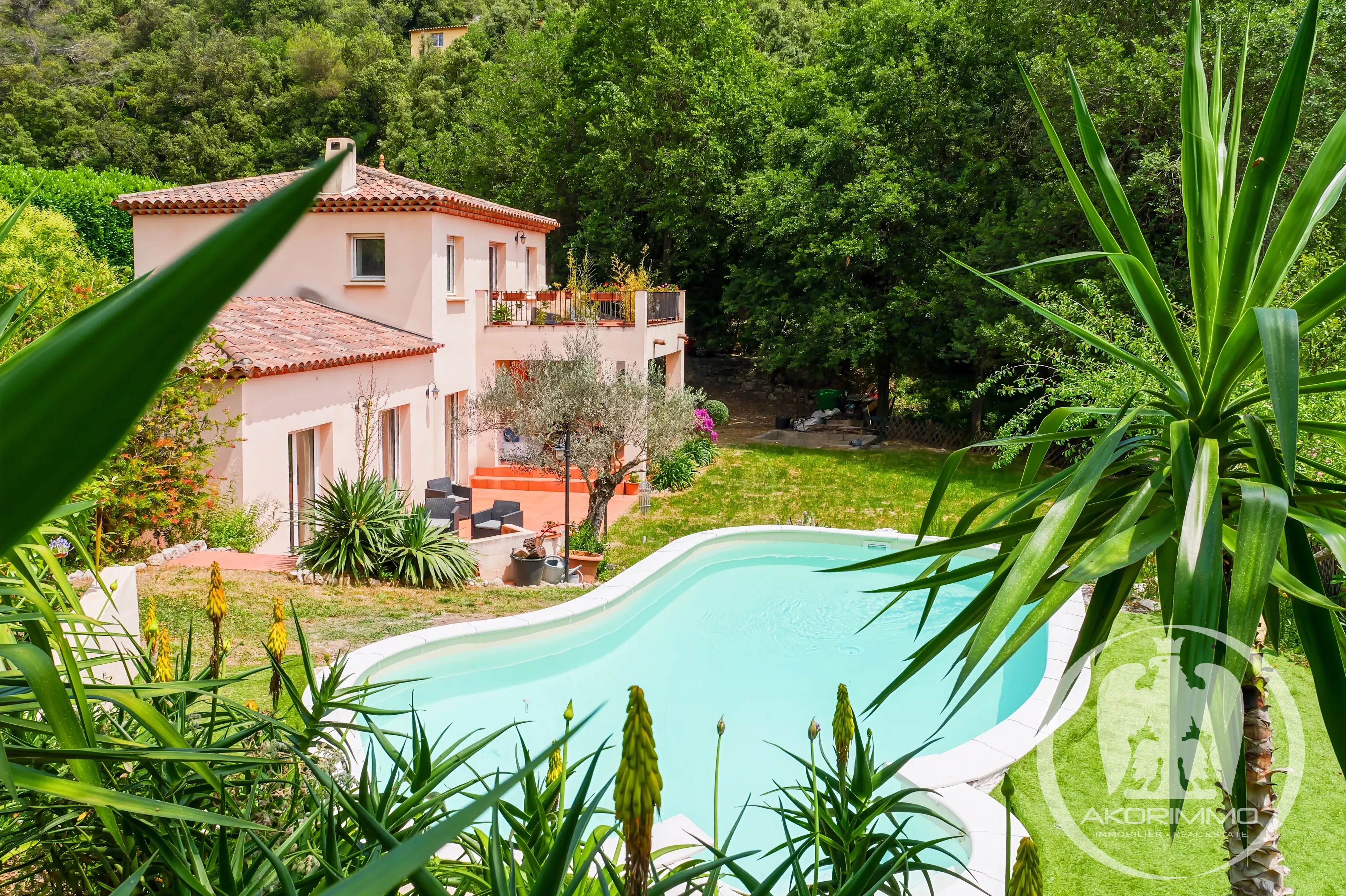 Casa  - 6 stanze  - 147.62 m2 -