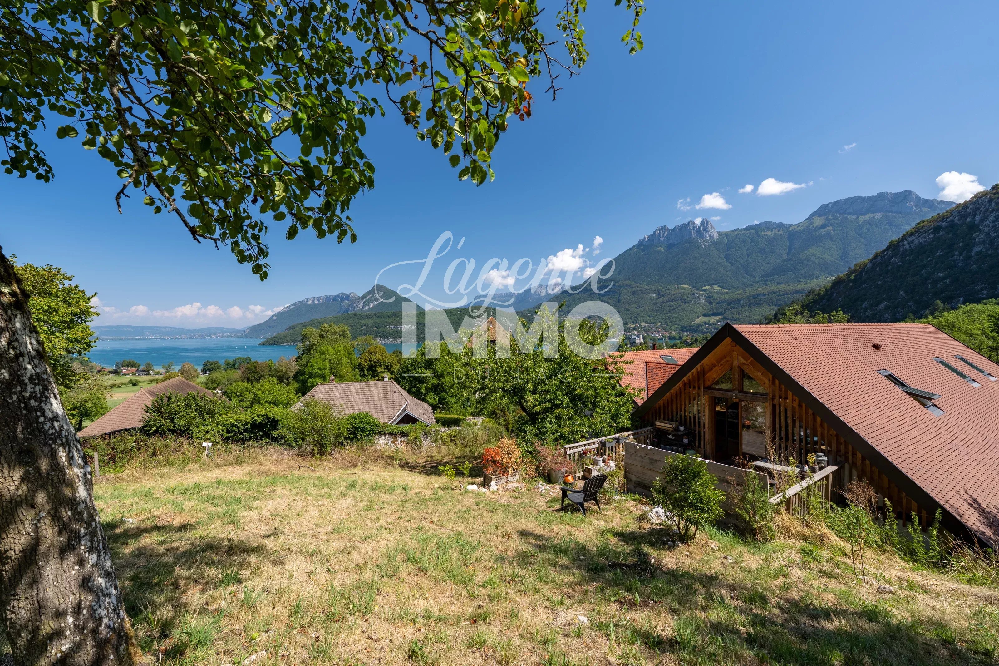 Triplex à DUINGT avec vue lac et grand jardin