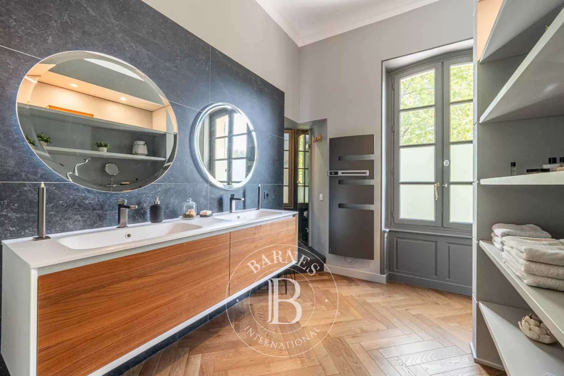 AIX-EN-PROVENCE - OLD APARTMENT RENOVED IN A CASTEL NESTLED IN A PARC -1700.7 FT2-2 BEDROOMS-GARAGE AND PARK. - picture 15