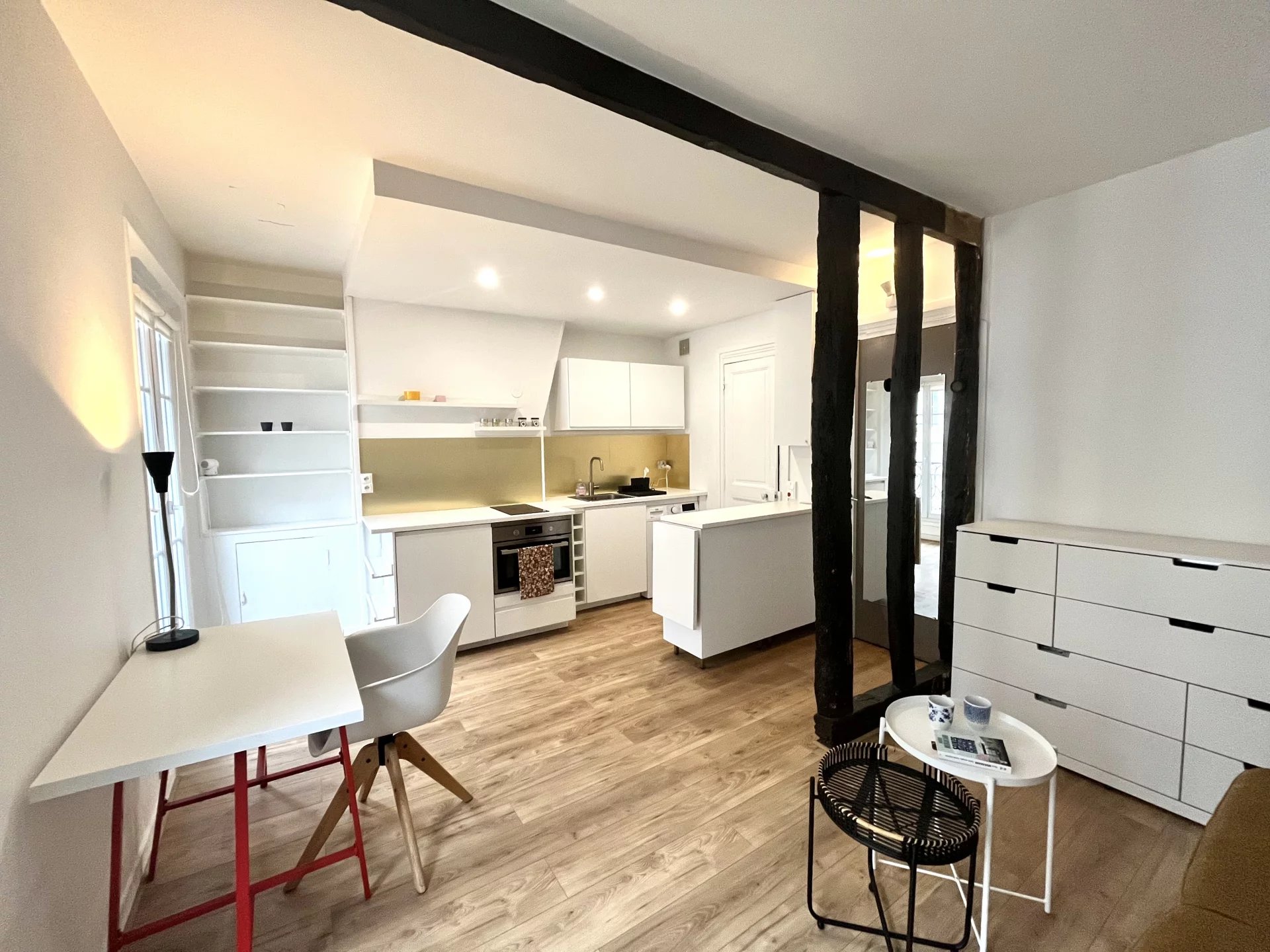 75004/ Hôtel de Ville: superbe studio