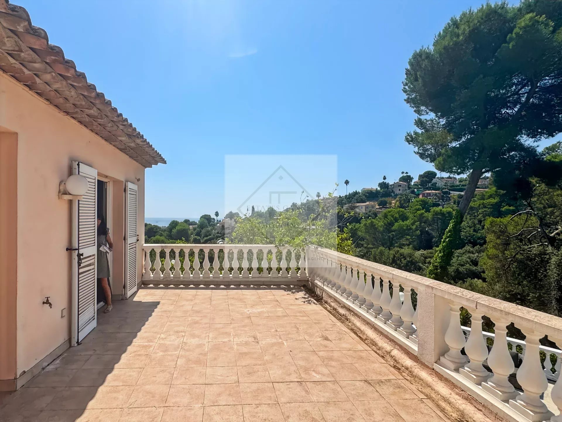 À VENDRE – VILLA DE CHARME VUE MER À ANTIBES, CALME ABSOLU — photo 6