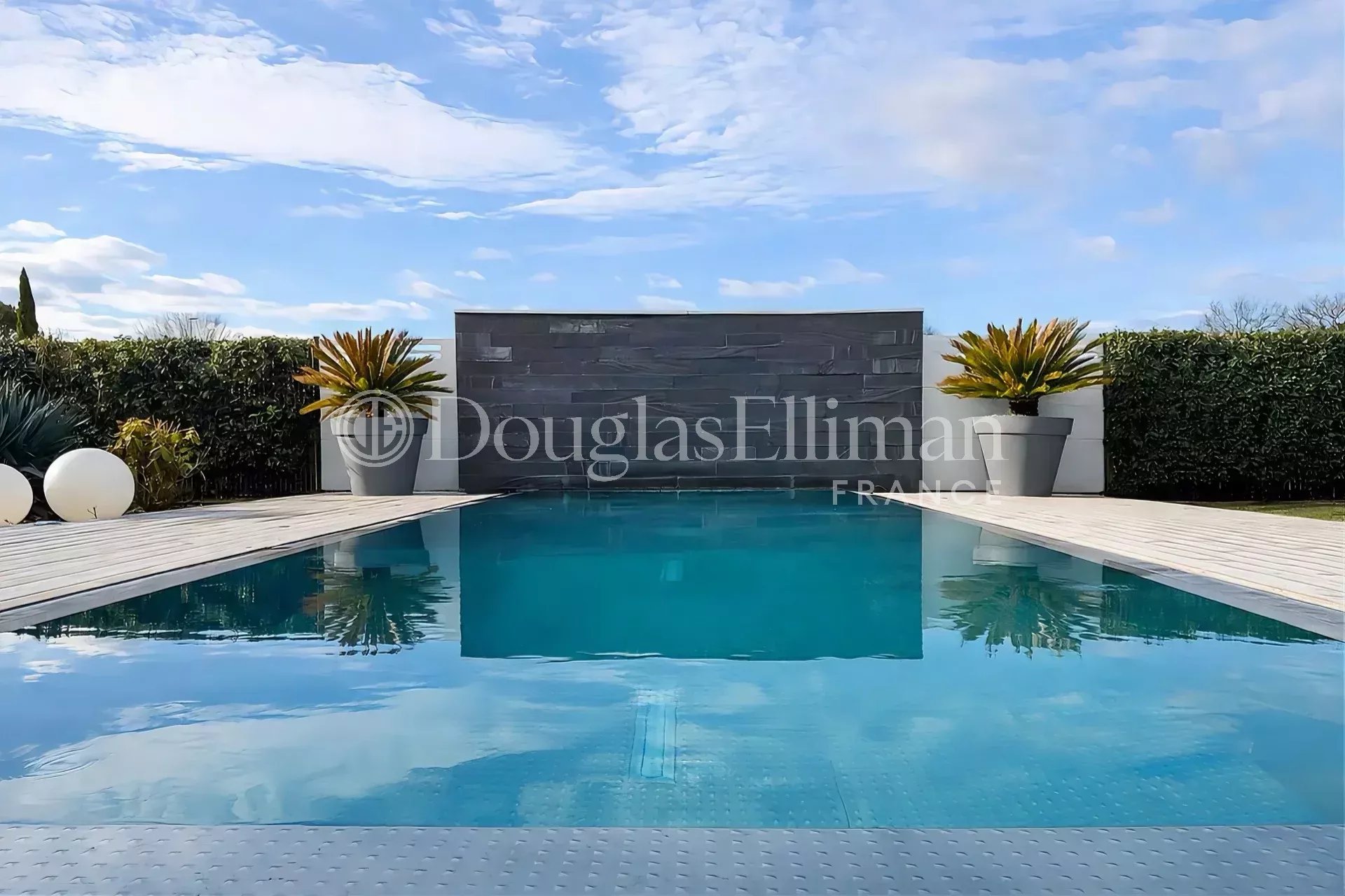 PESSAC – Architect-designed villa on the Pessac golf course - Picture n°2