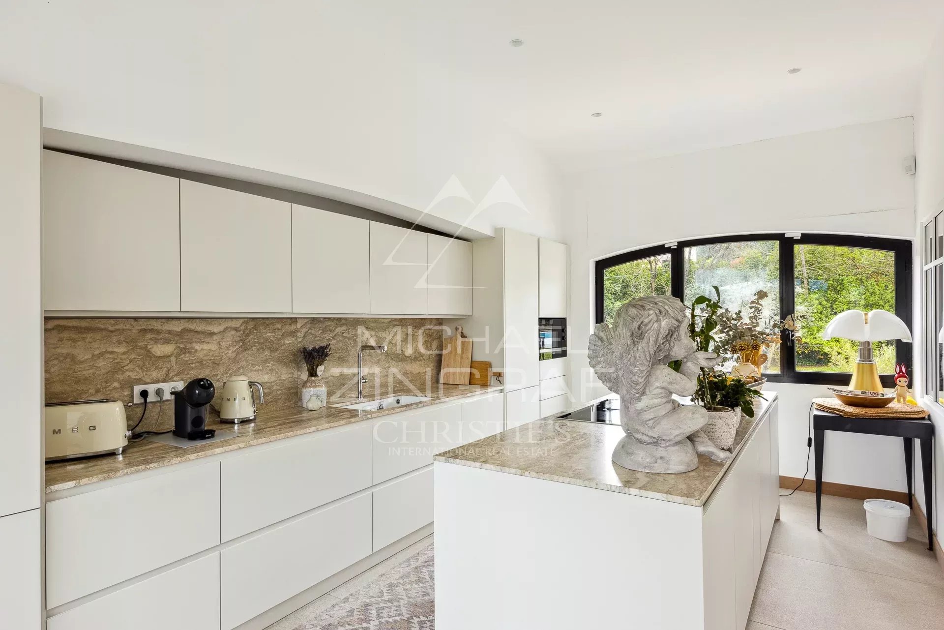 6 Bedroom Villa/Townhouse's Image 3