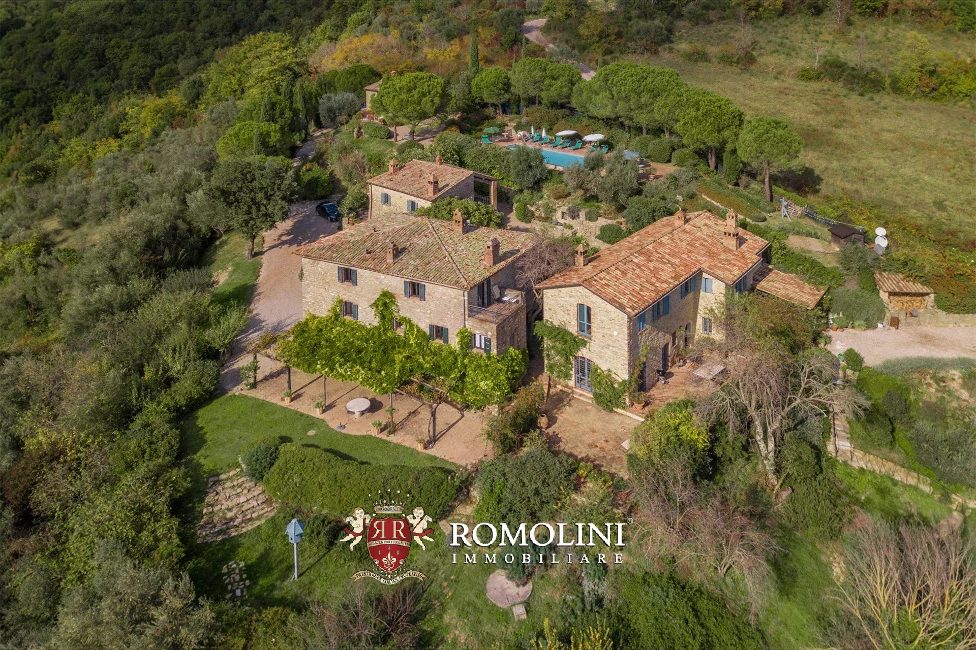 BORGO RISTRUTTURATO CON PISCINA IN VENDITA A UMBERTIDE