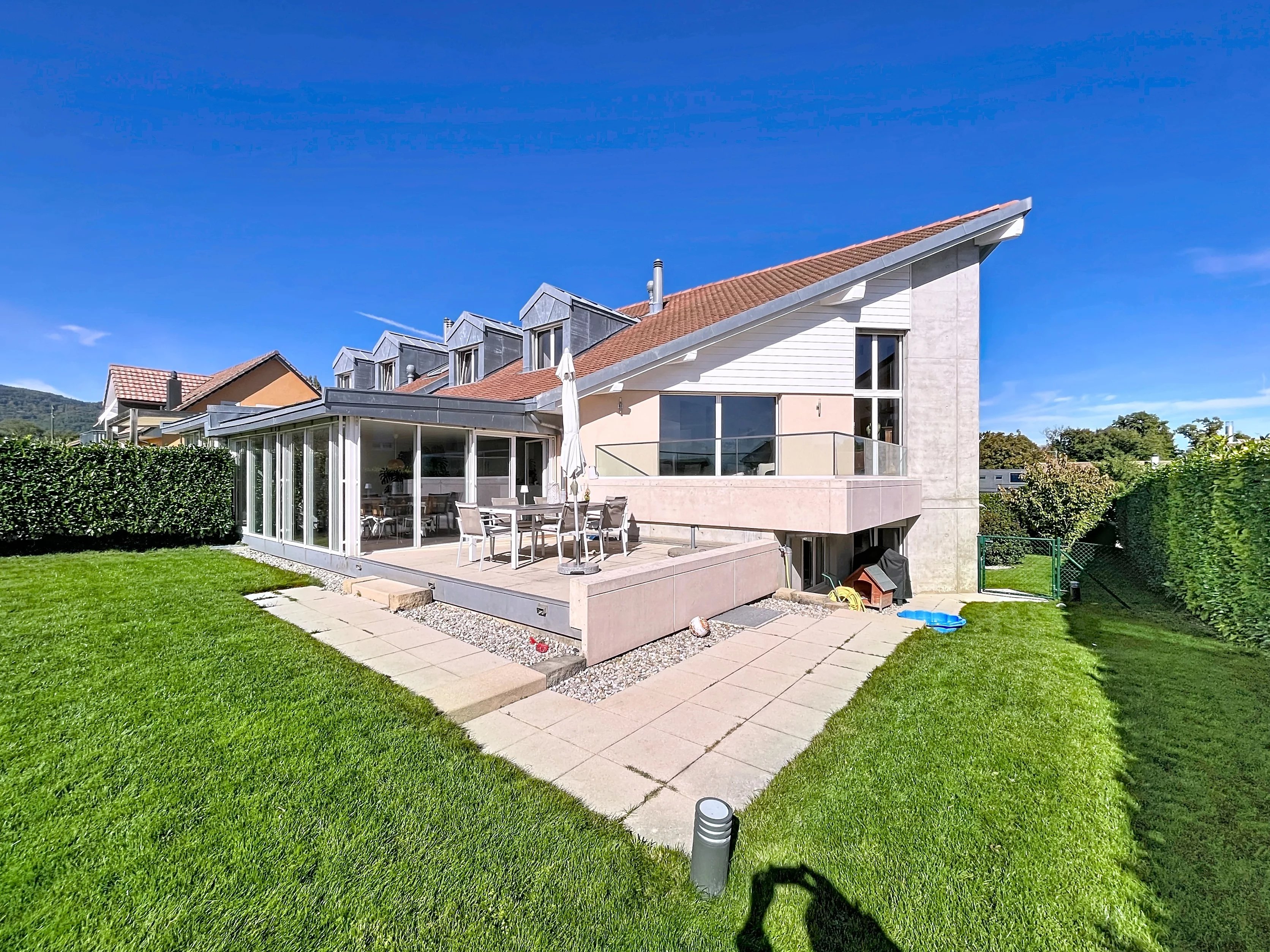 Superbe maison familiale avec vue lac et Alpes - Bursinel