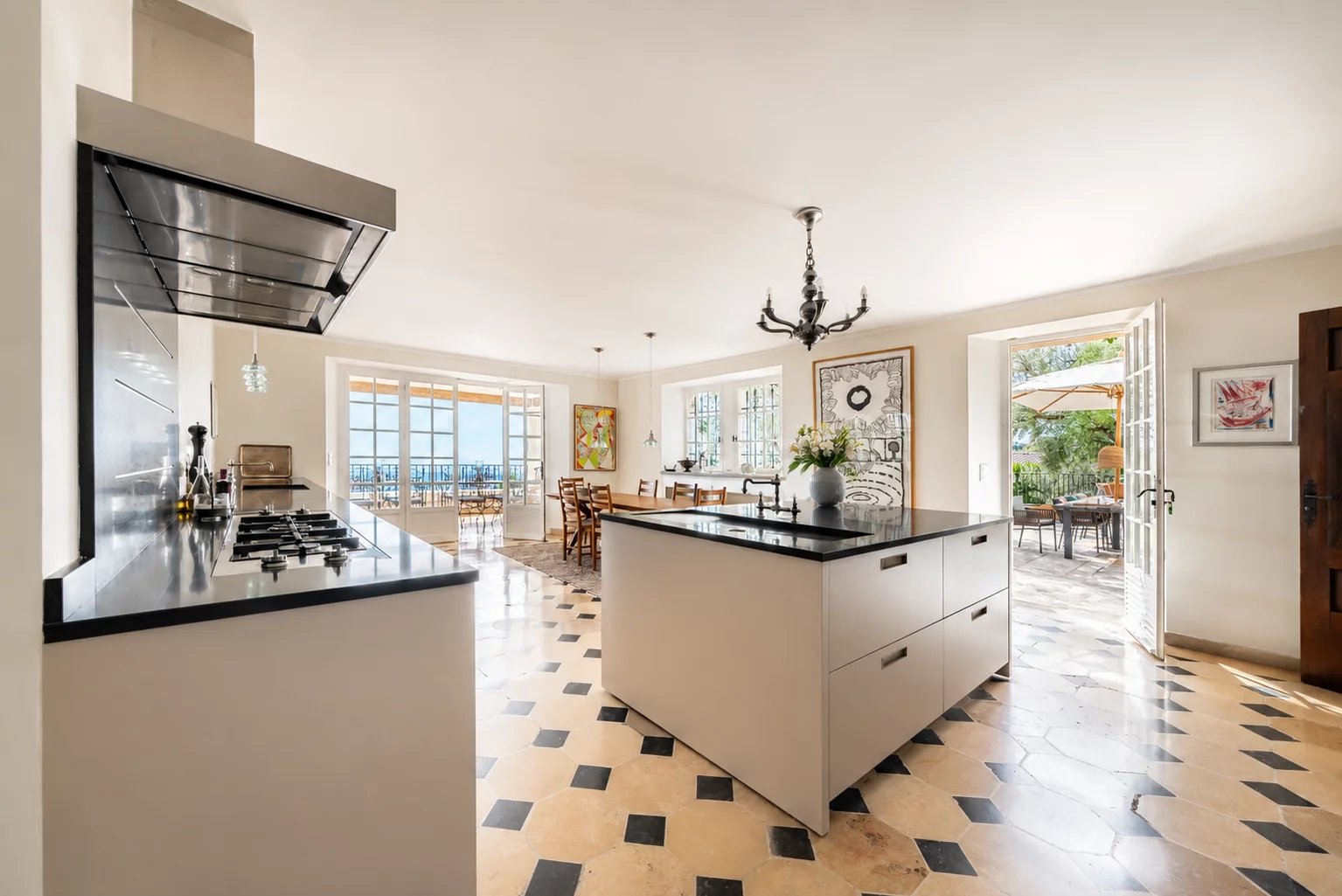  Image of Villa - 6 Bedrooms for Sale in Alpes-Maritimes-Vence-France, Image 13
