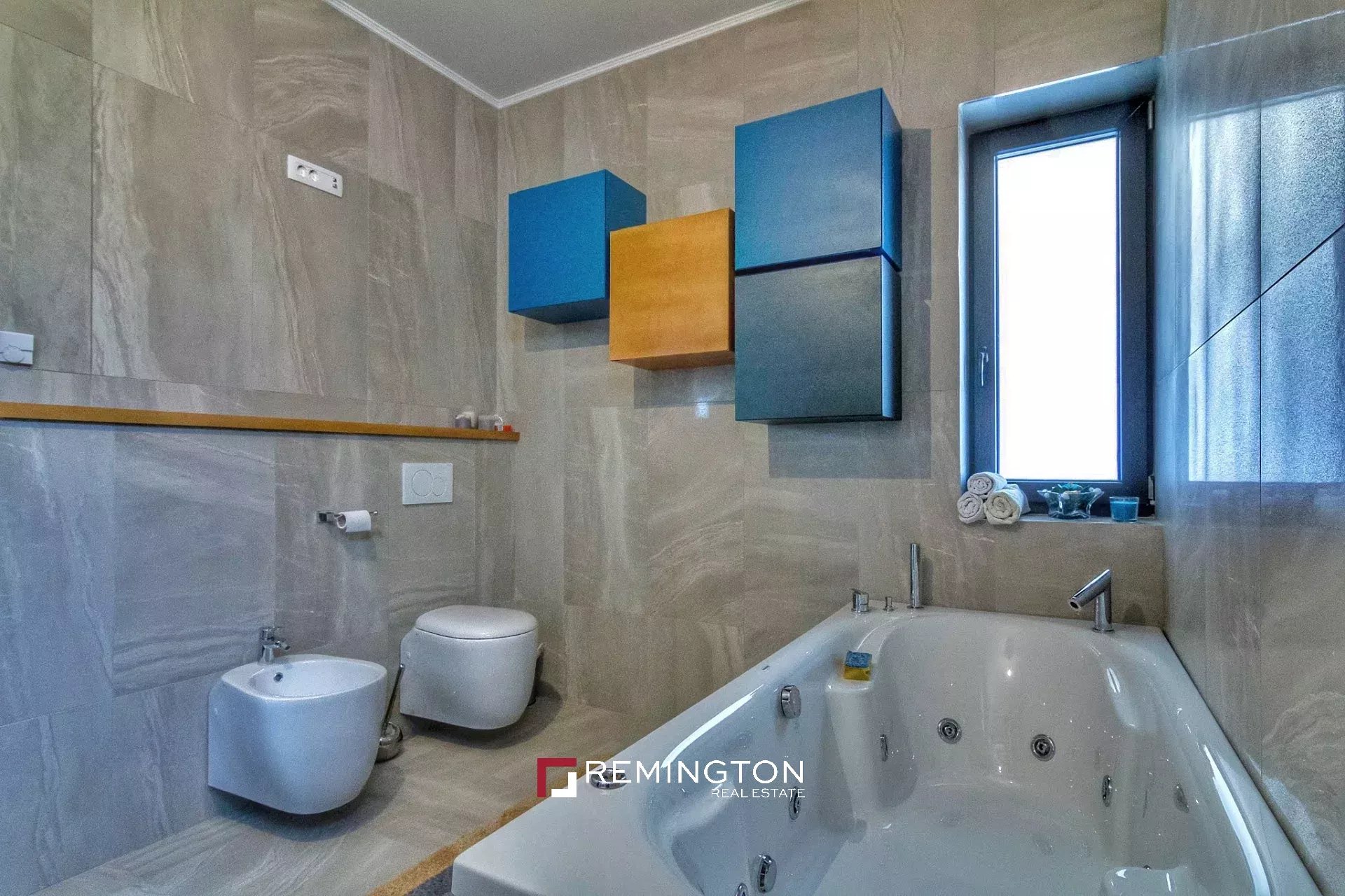 6 Bedroom Villa/Townhouse's Image 4