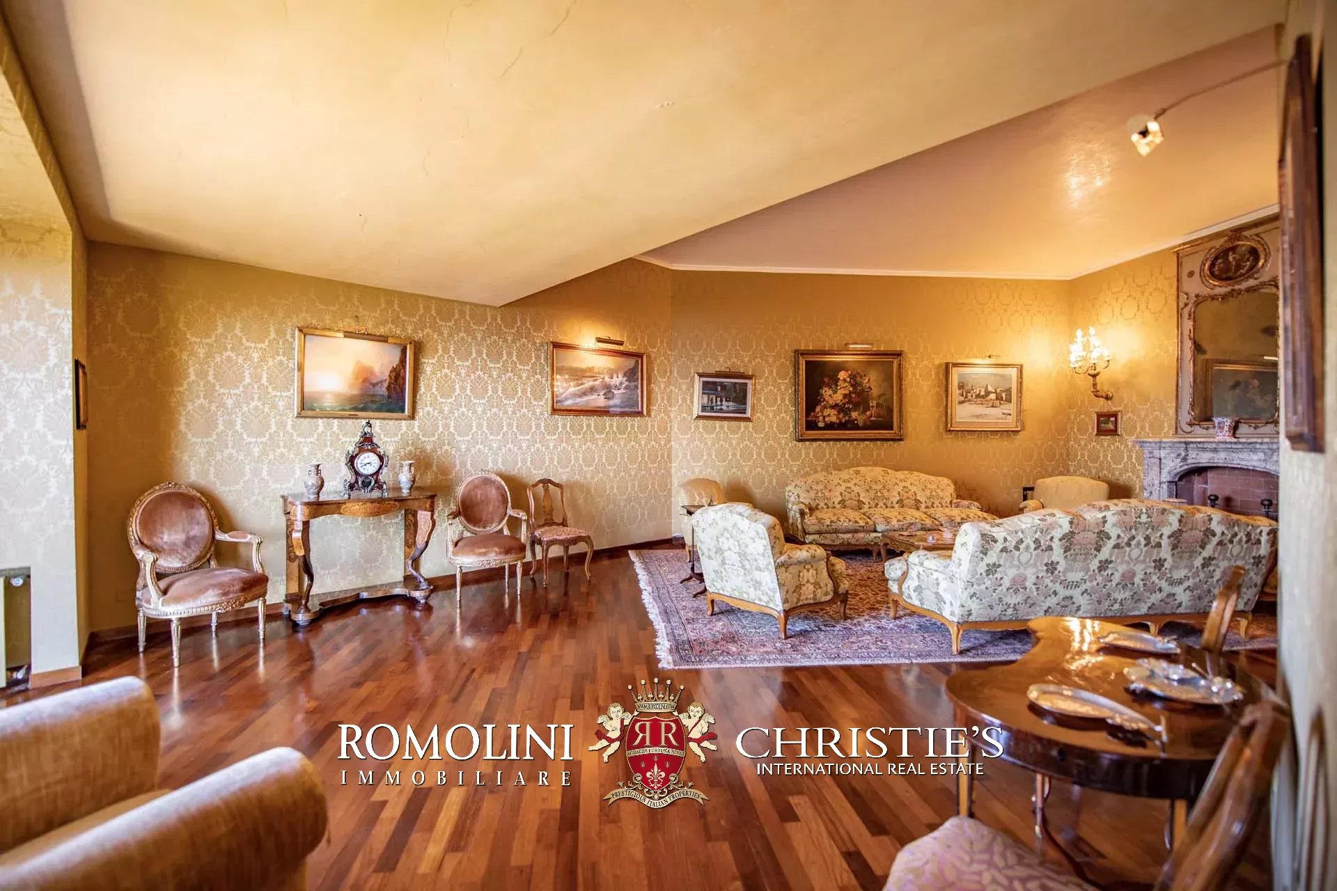 4 Bedroom Villa/Townhouse's Image 27