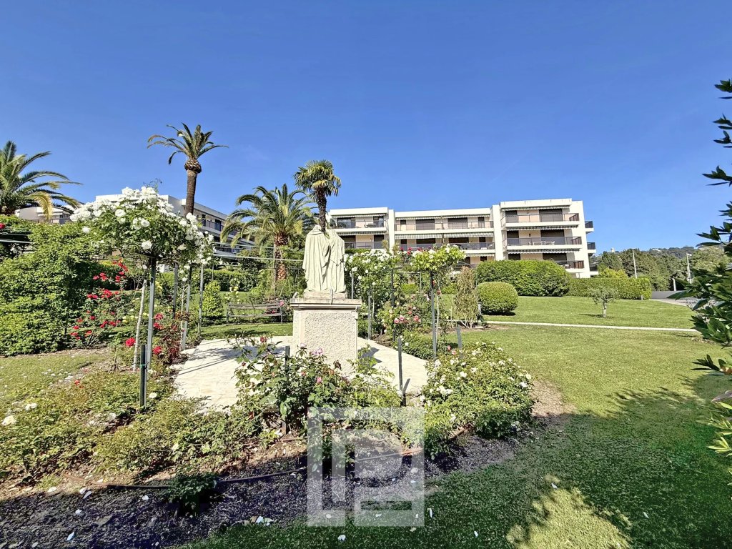 Apartment for sale in Cannes — Luxury 2-Bedroom Apartment in Exclusive Cannes Residential Estate