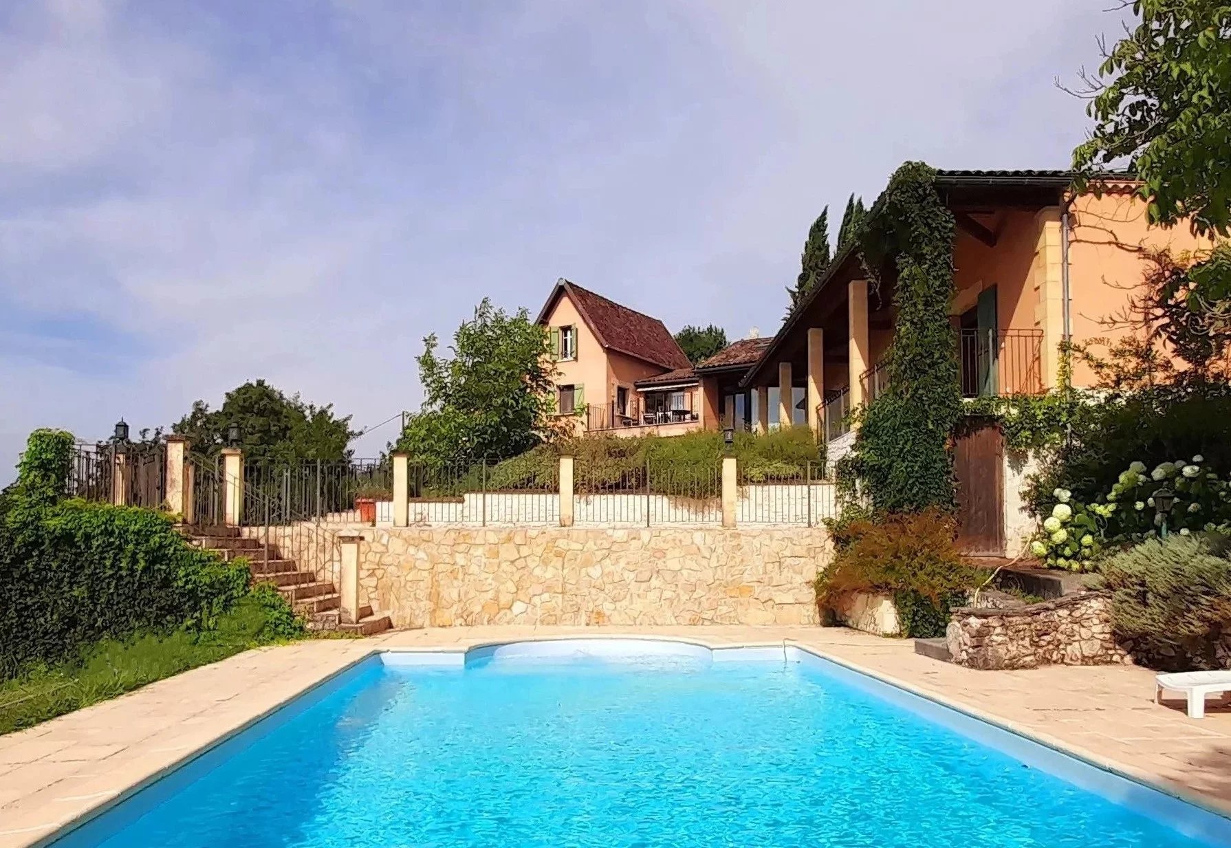 House in Monpazier - view 1