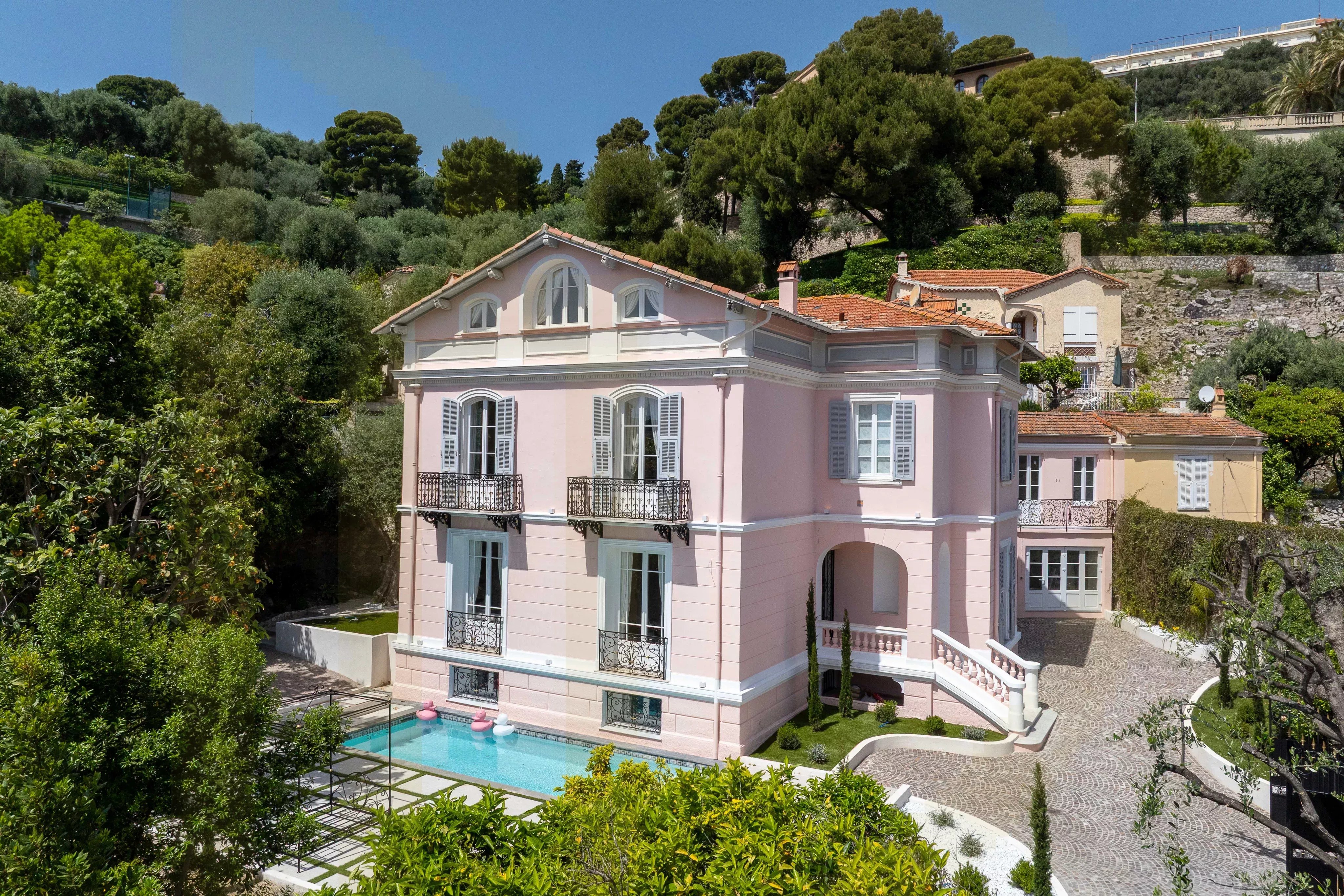 Le charme intemporel de la Riviera, revisité avec élégance
