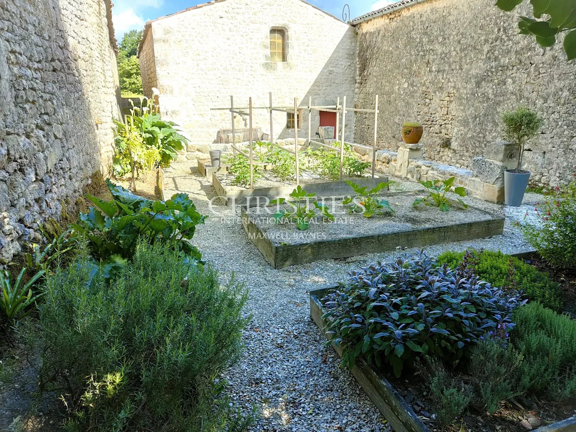 7 Bedroom Villa/Townhouse's Image 20