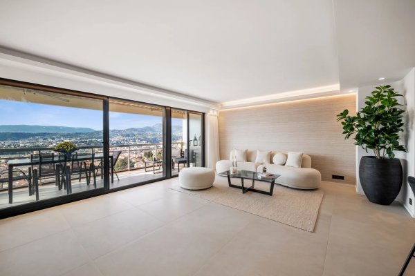 Exceptional Apartment – Top Floor with Panoramic Sea View — photo 2