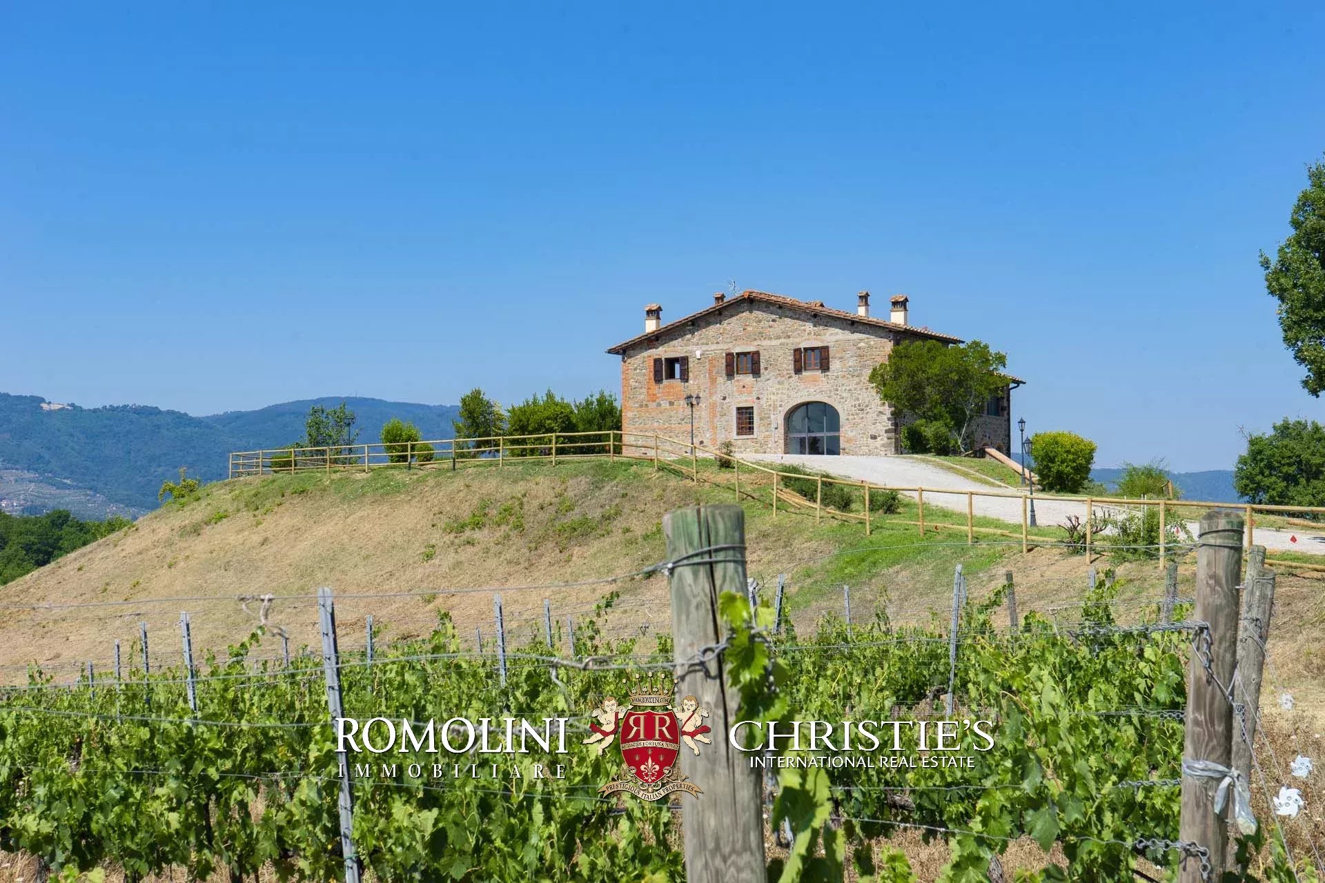 4 Bedroom Vineyard's Image 10
