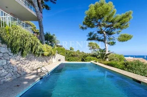 CAP D'ANTIBES, Contemporary villa in front of the sea