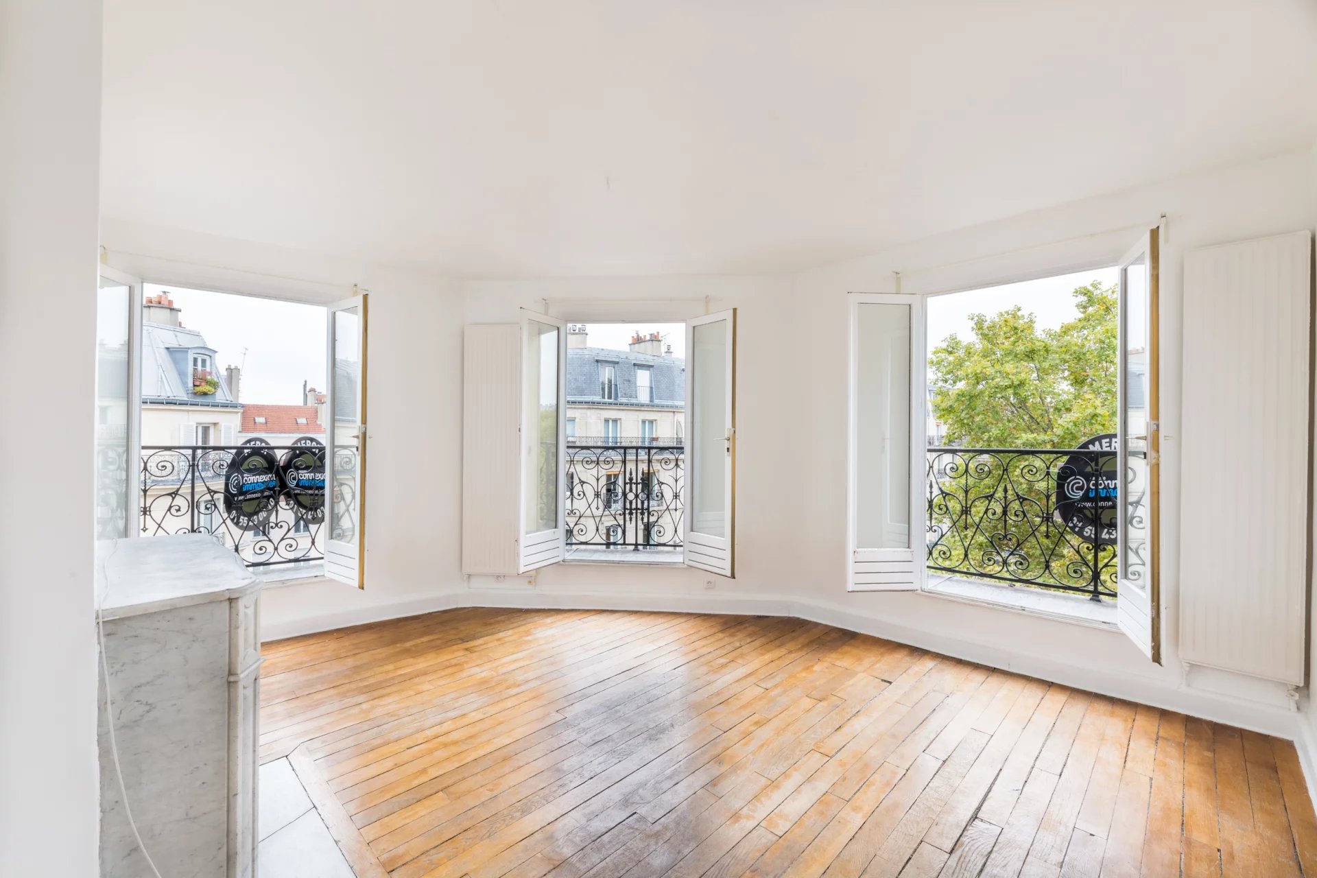 5e étage, ascenseur balcon, vue Place Monge