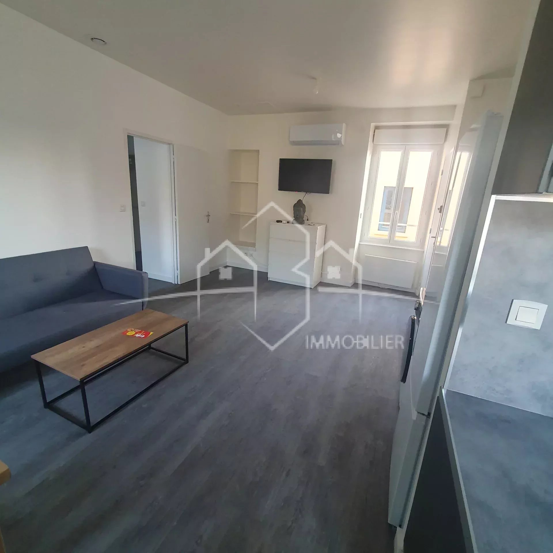 BEAUREPAIRE T2 meublé 2ème étage