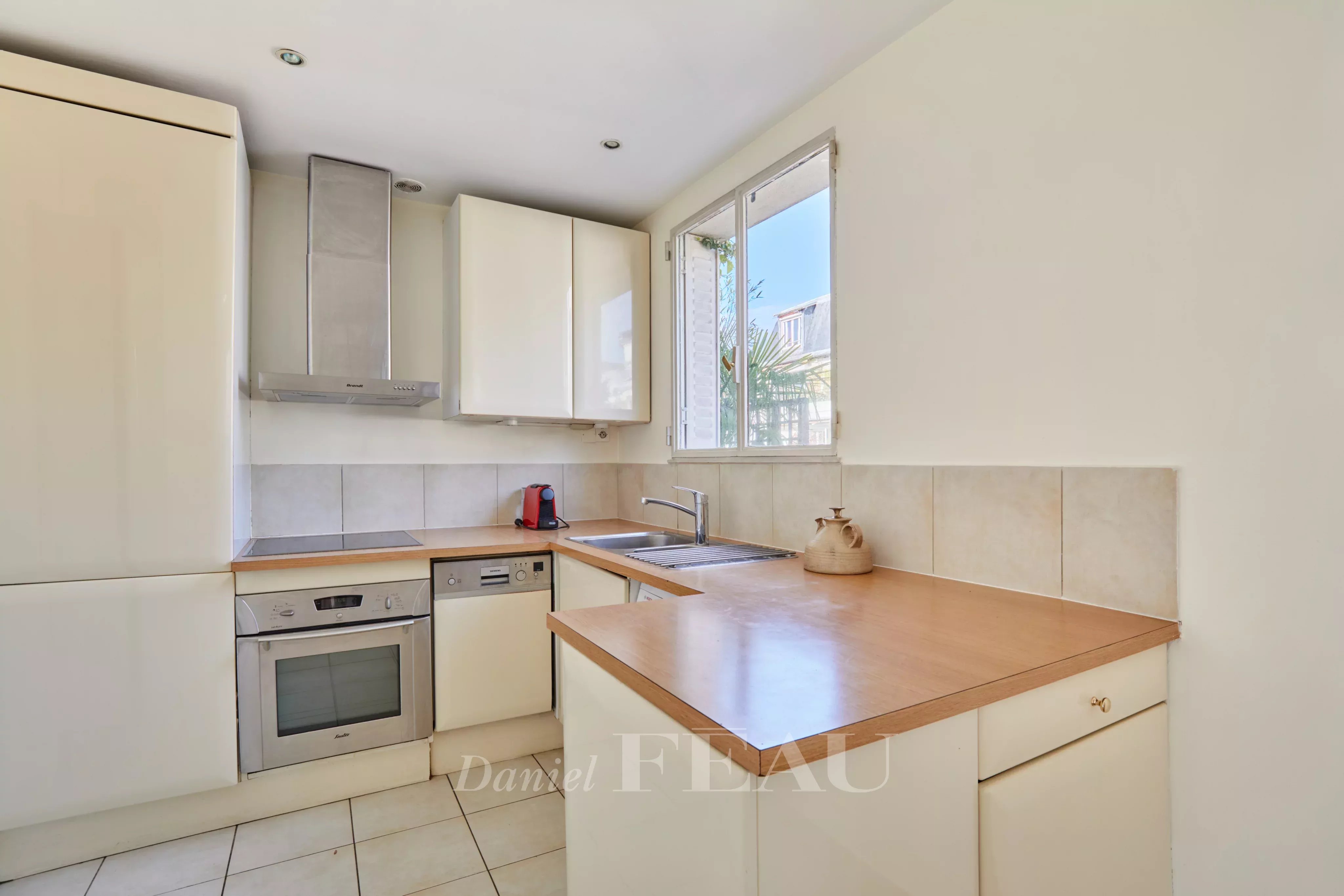 Sale Apartment Paris 16th