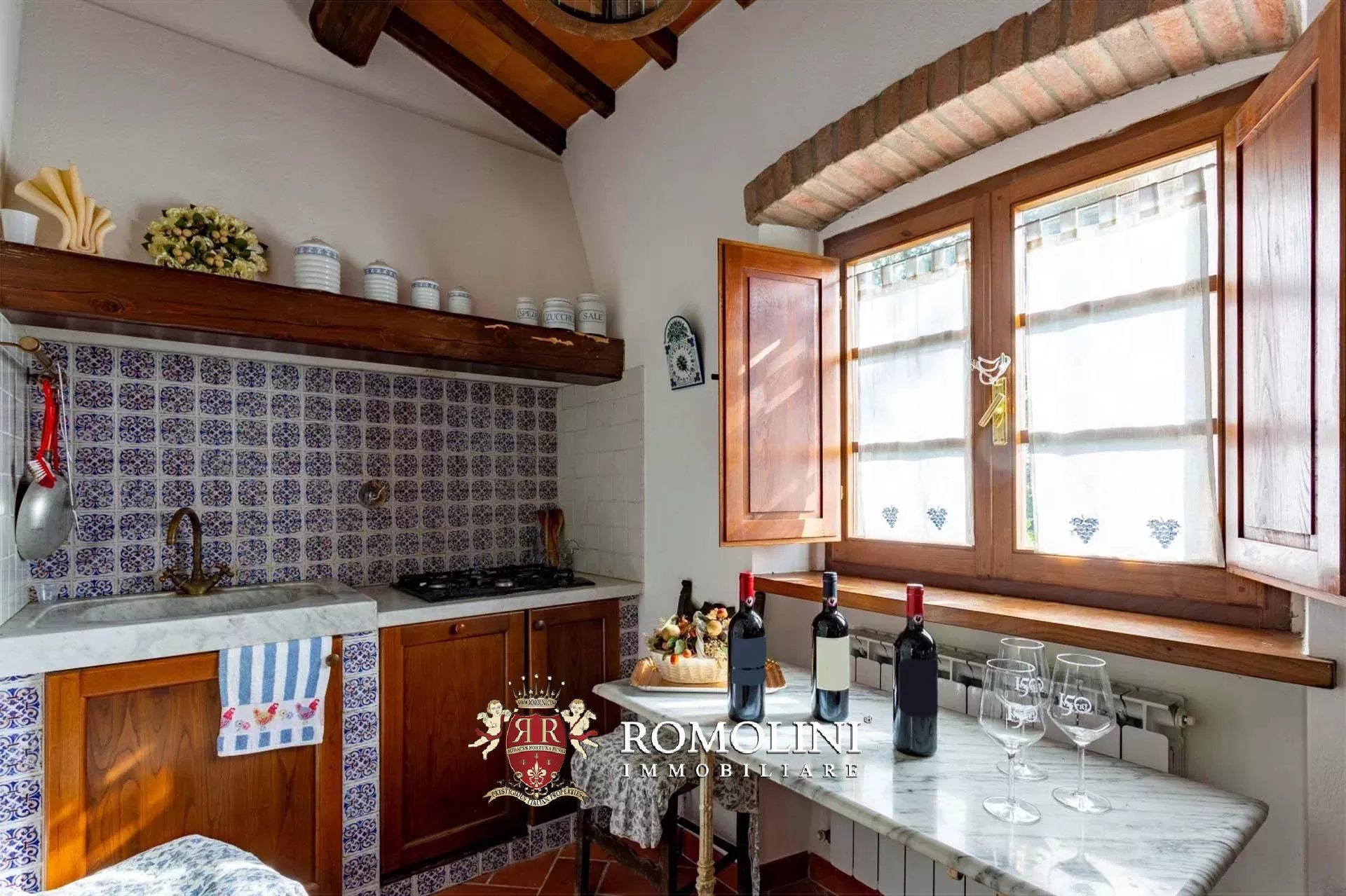9 Bedroom Vineyard's Image 40
