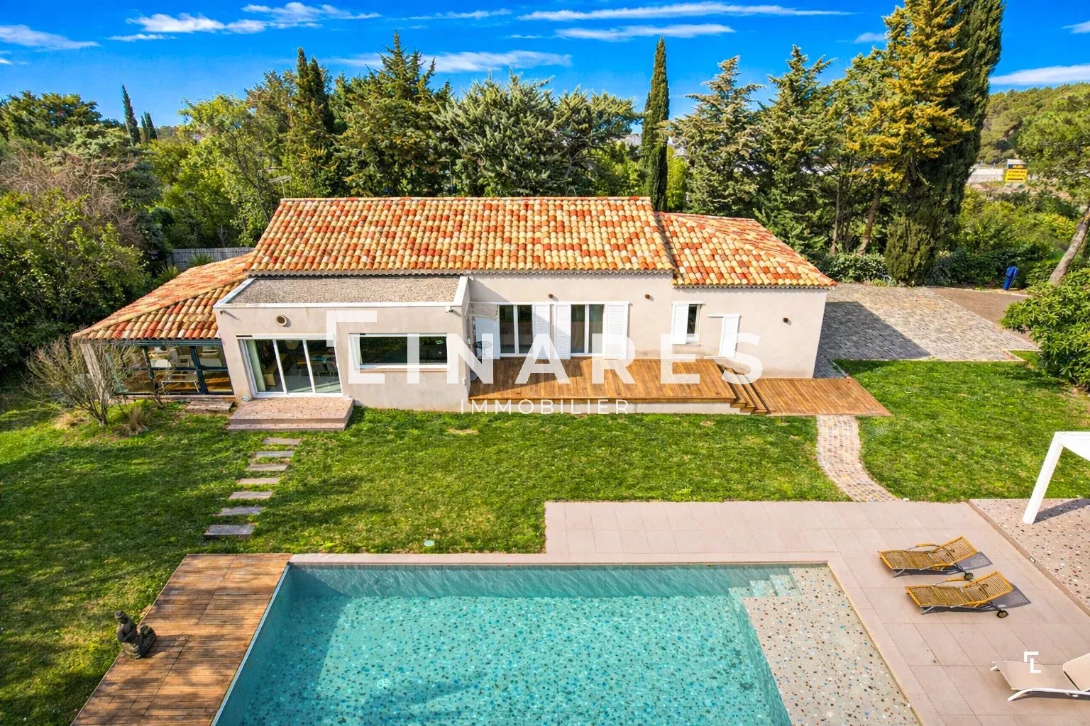 L' IDEALE - Villa T6 de 180 m² - Terrain 2600 m²  -  13290 LA DURANNE / LUYNES