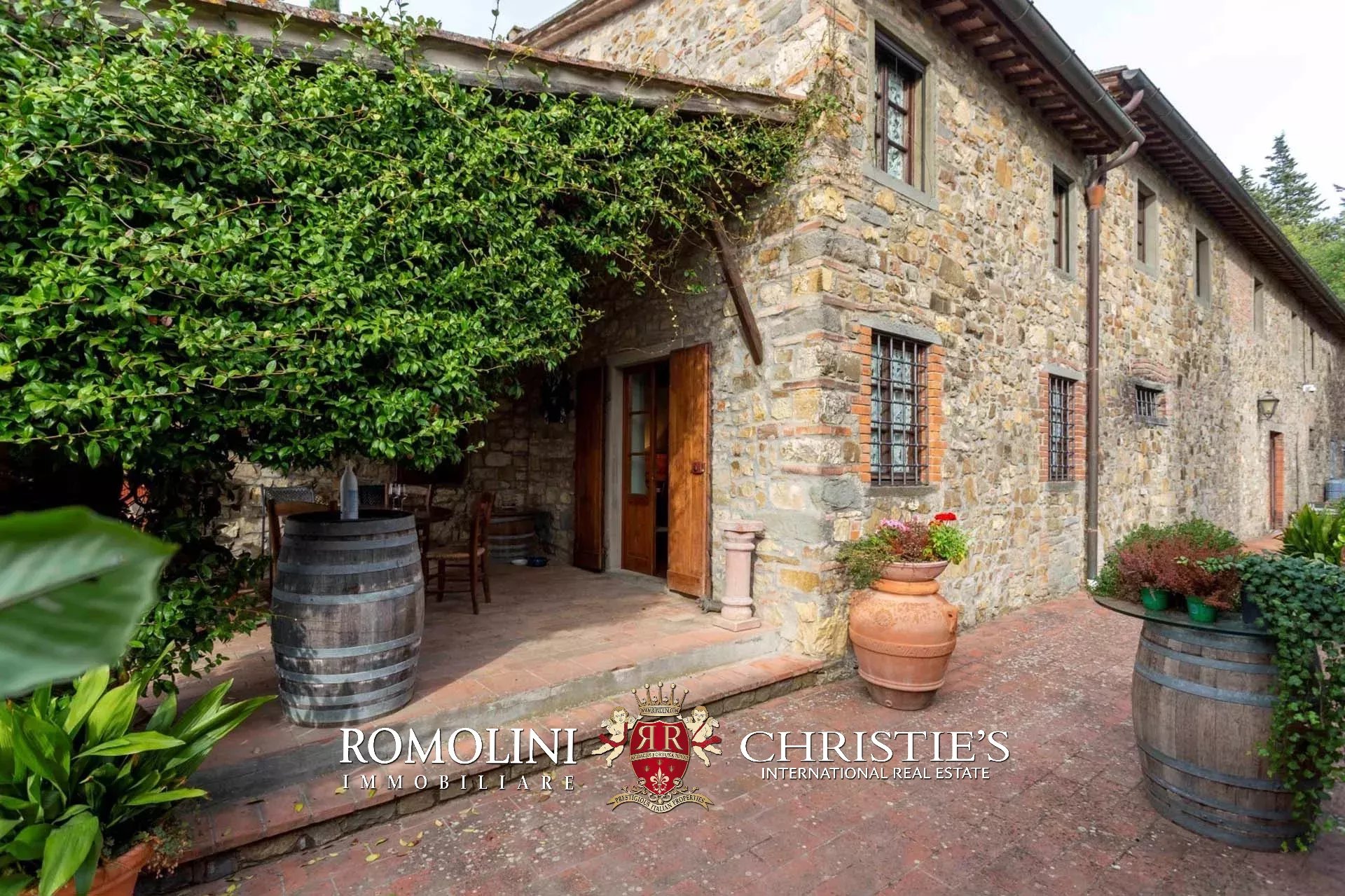 9 Bedroom Vineyard's Image 15