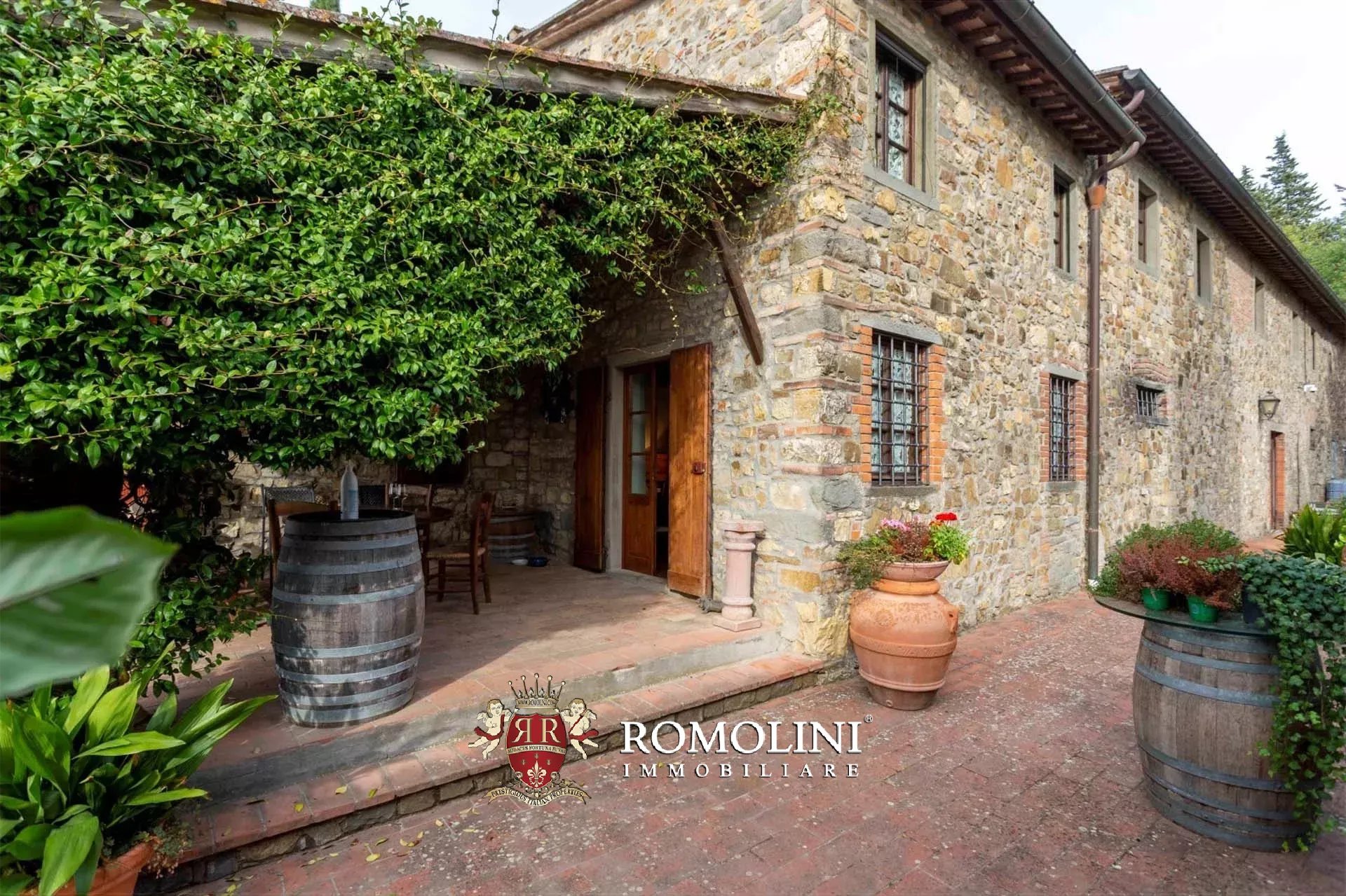 9 Bedroom Vineyard's Image 15