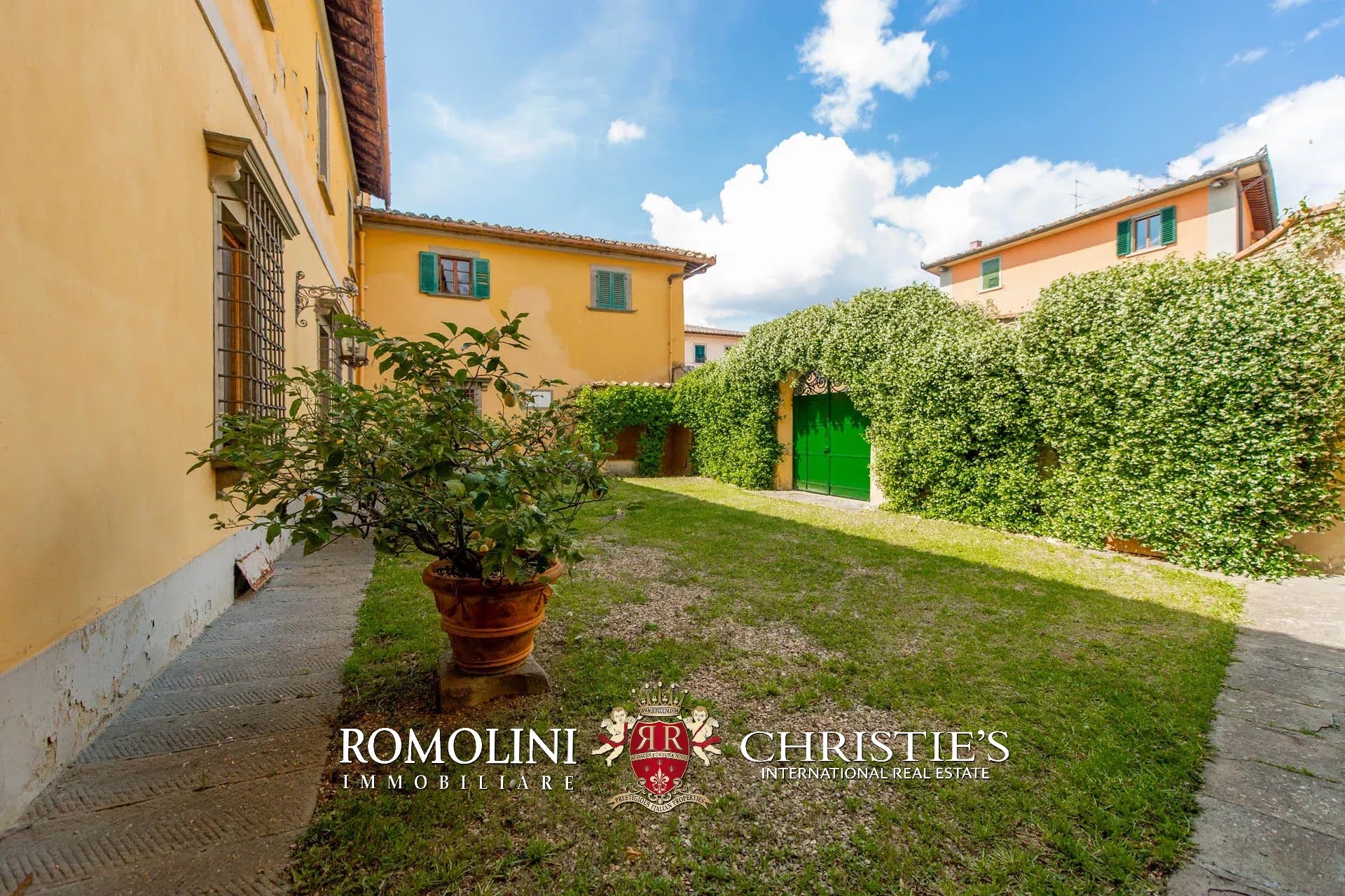 16 Bedroom Vineyard's Image 13