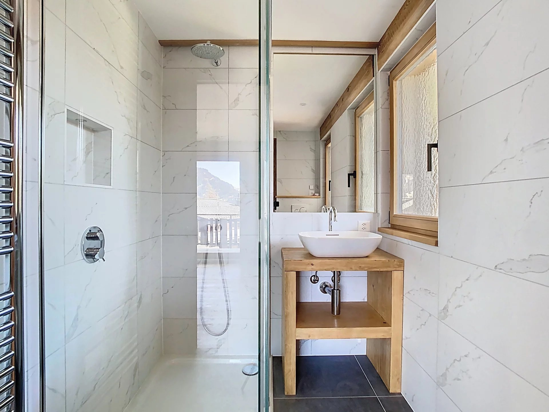 Vue imprenable, rénové à neuf!