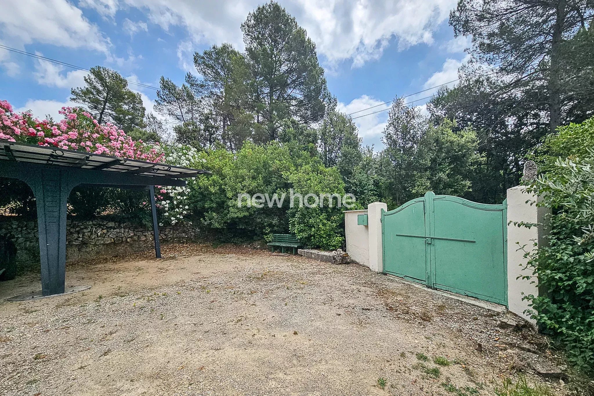 Charme authentique entre Lorgues et Draguignan : bastidon rénové avec jardin arboré et piscine