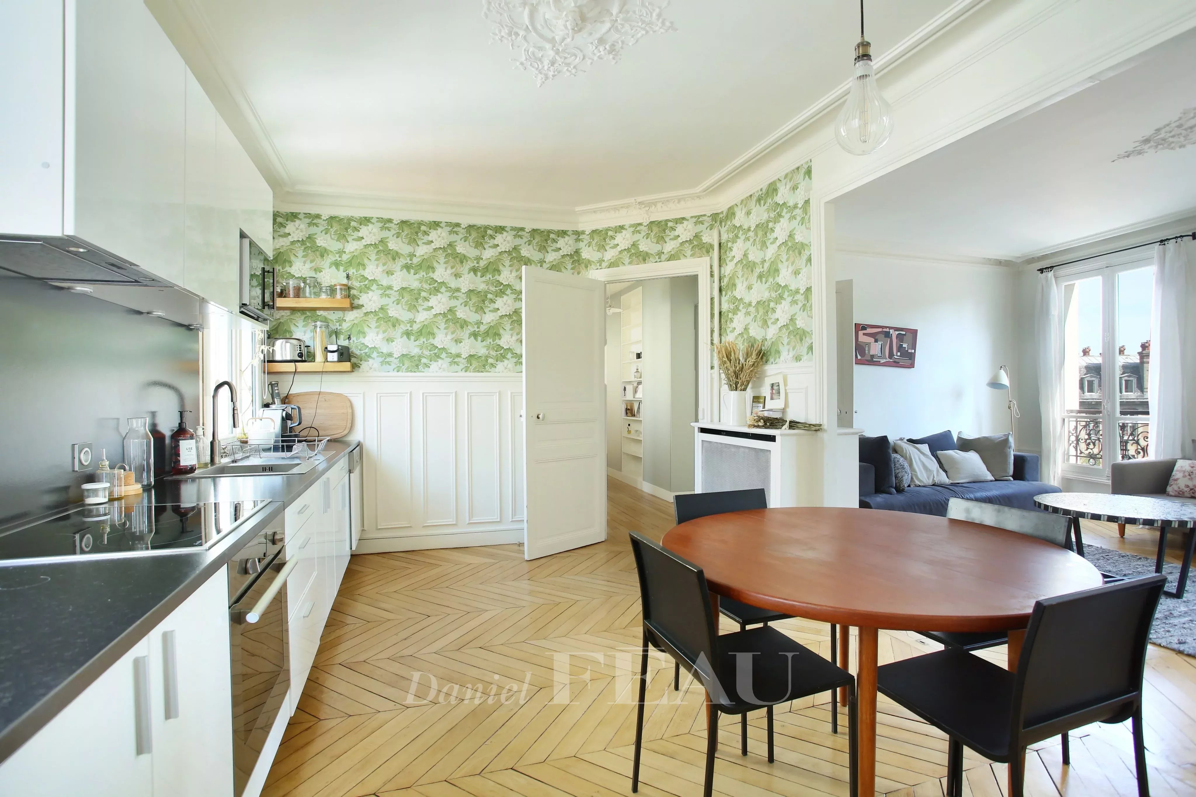 Dining room Wooden floor Stainless steel
