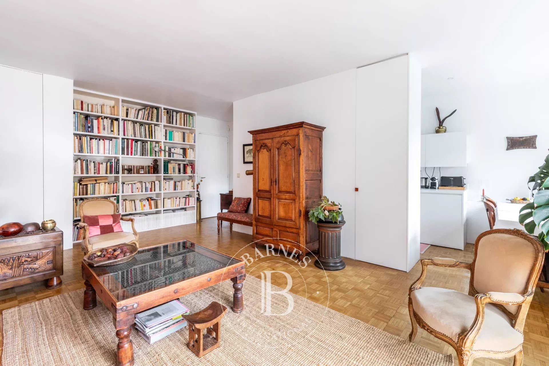 Sole agent - Paris 16 - Trocadéro/Victor Hugo - 4th floor - balcony - South-West orientation - picture 4