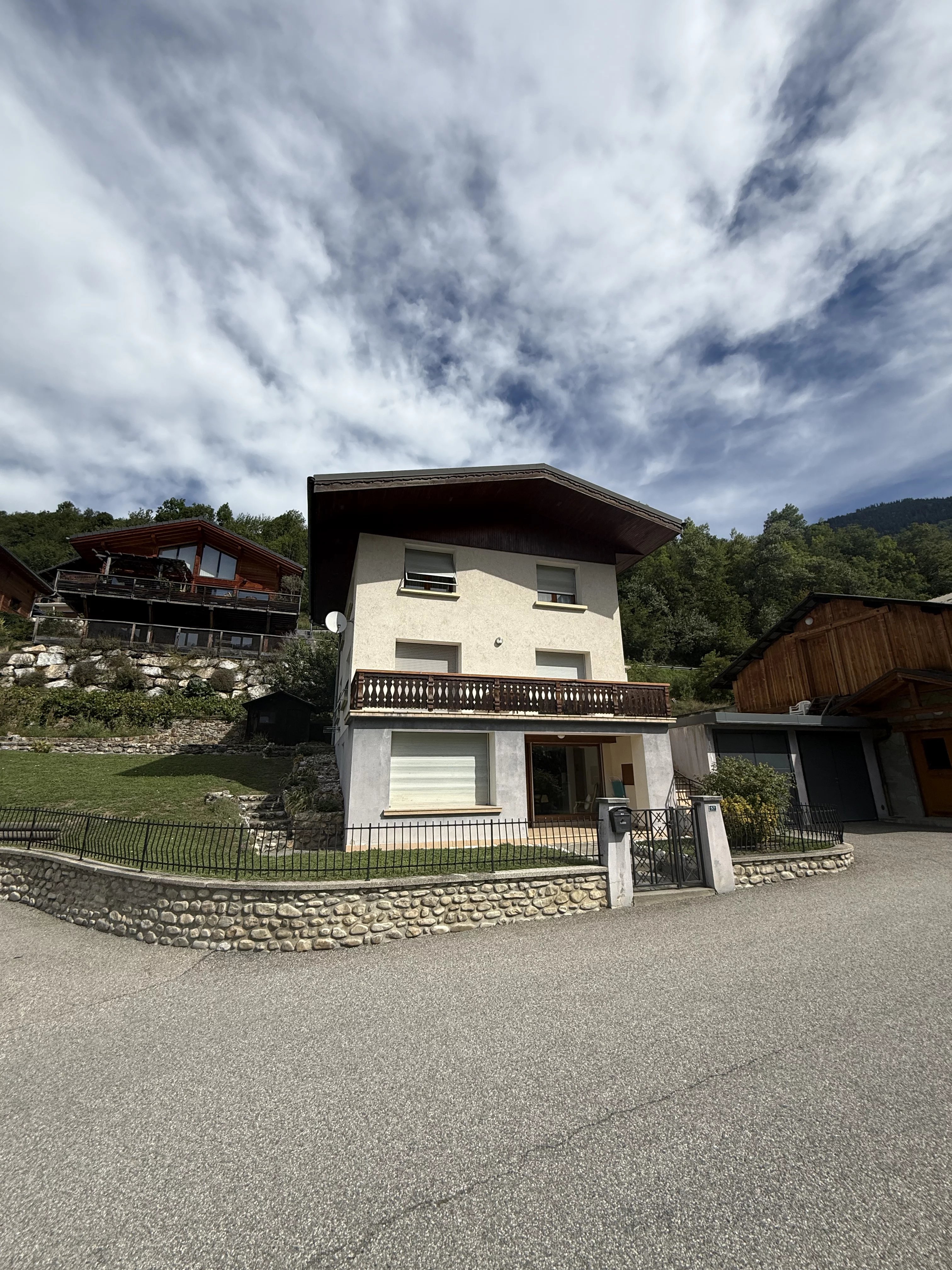 Maison spacieuse avec vue montagne à Bozel — photo 3