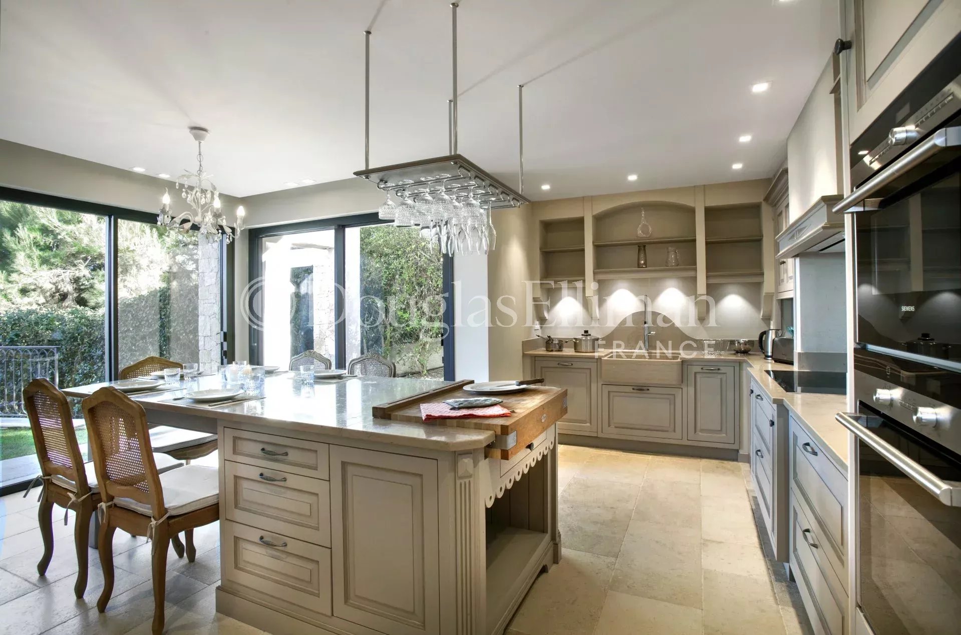 CAP D&rsquo;ANTIBES – VUE MER PANORAMIQUE – VILLA NÉO-PROVENÇALE - Image nᵒ3