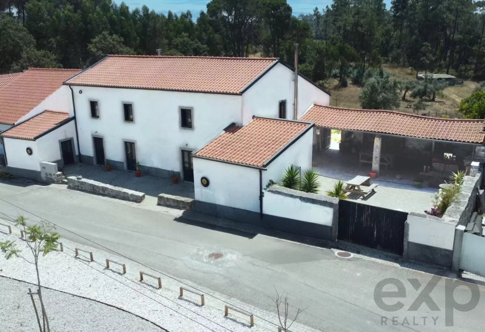 Restored 200-year-old Guesthouse with Art Studio, Craft Brewery and Registered AL License