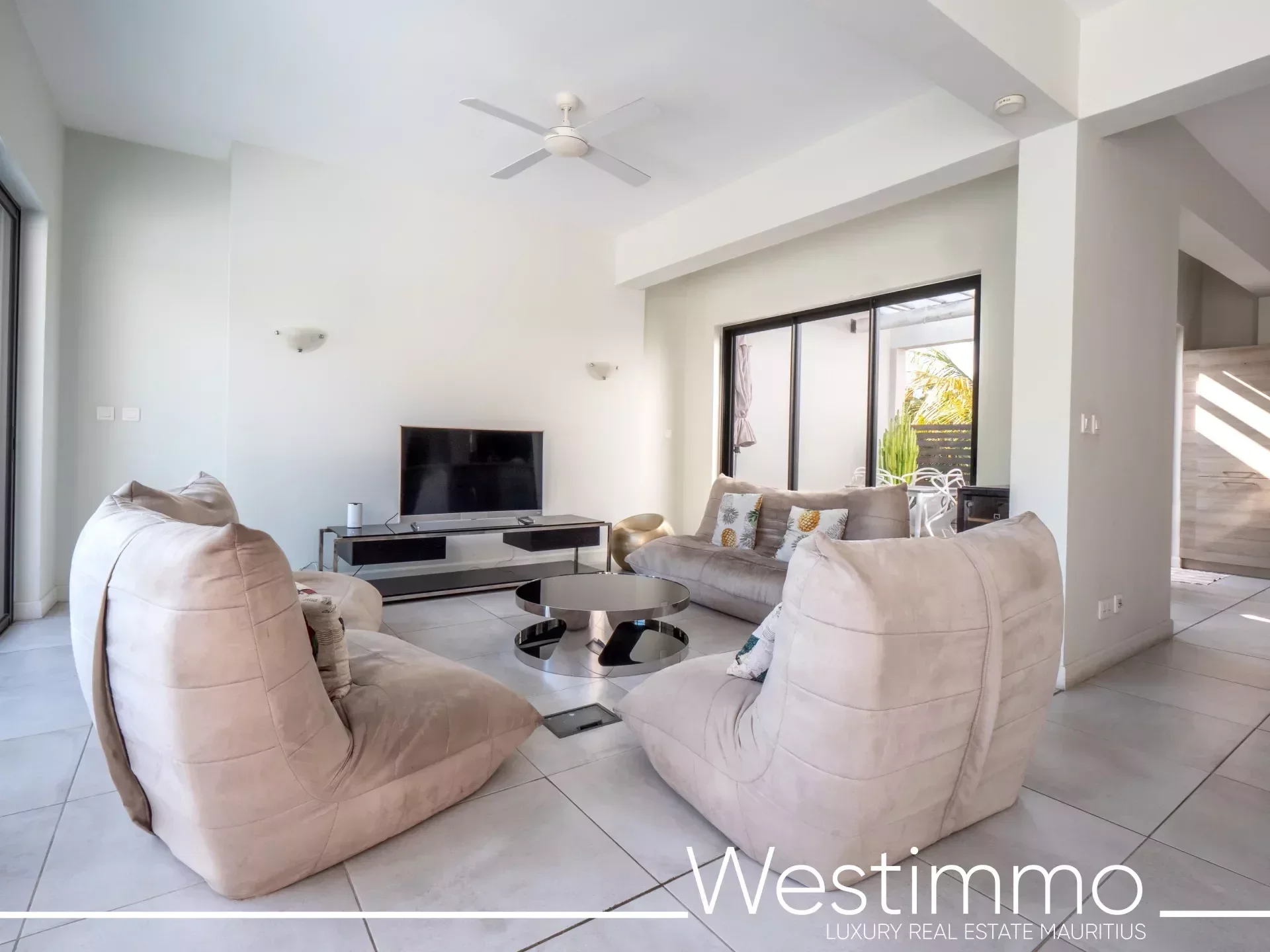 RIVIERE NOIRE - 3-bedroom penthouse for sale with dock - photo 3