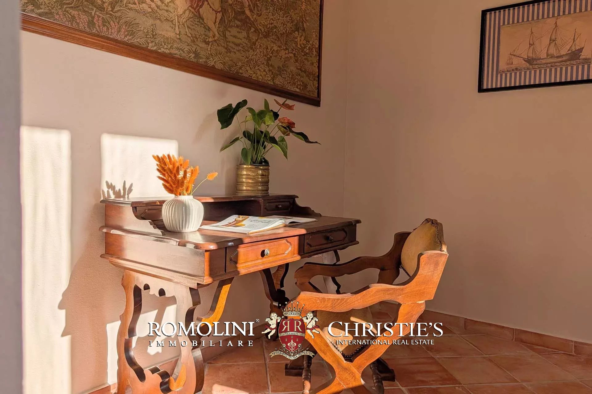 6 Bedroom Villa/Townhouse's Image 20