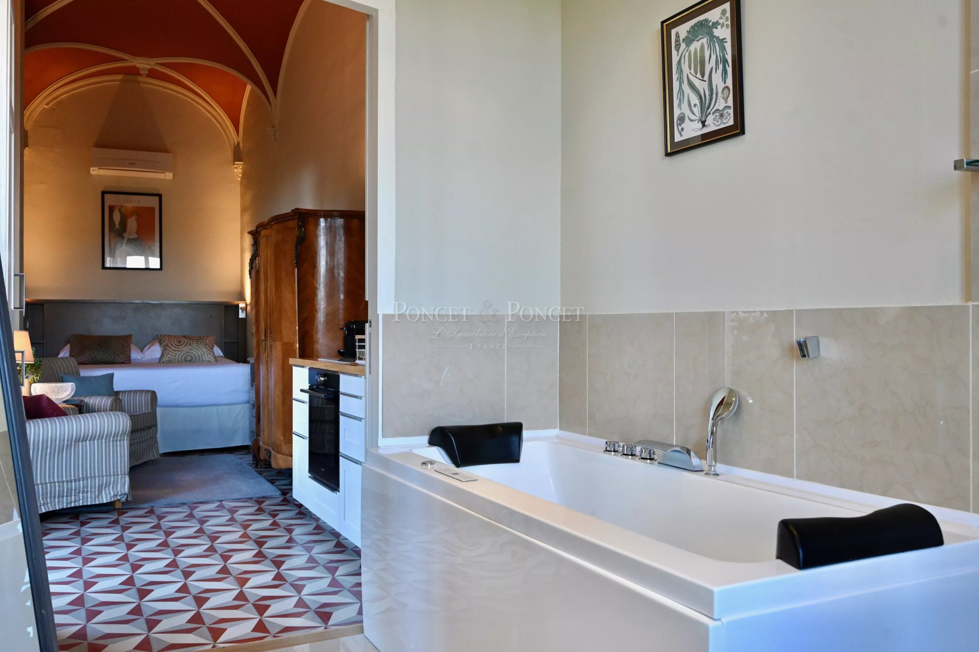 10 Bedroom Villa/Townhouse's Image 16
