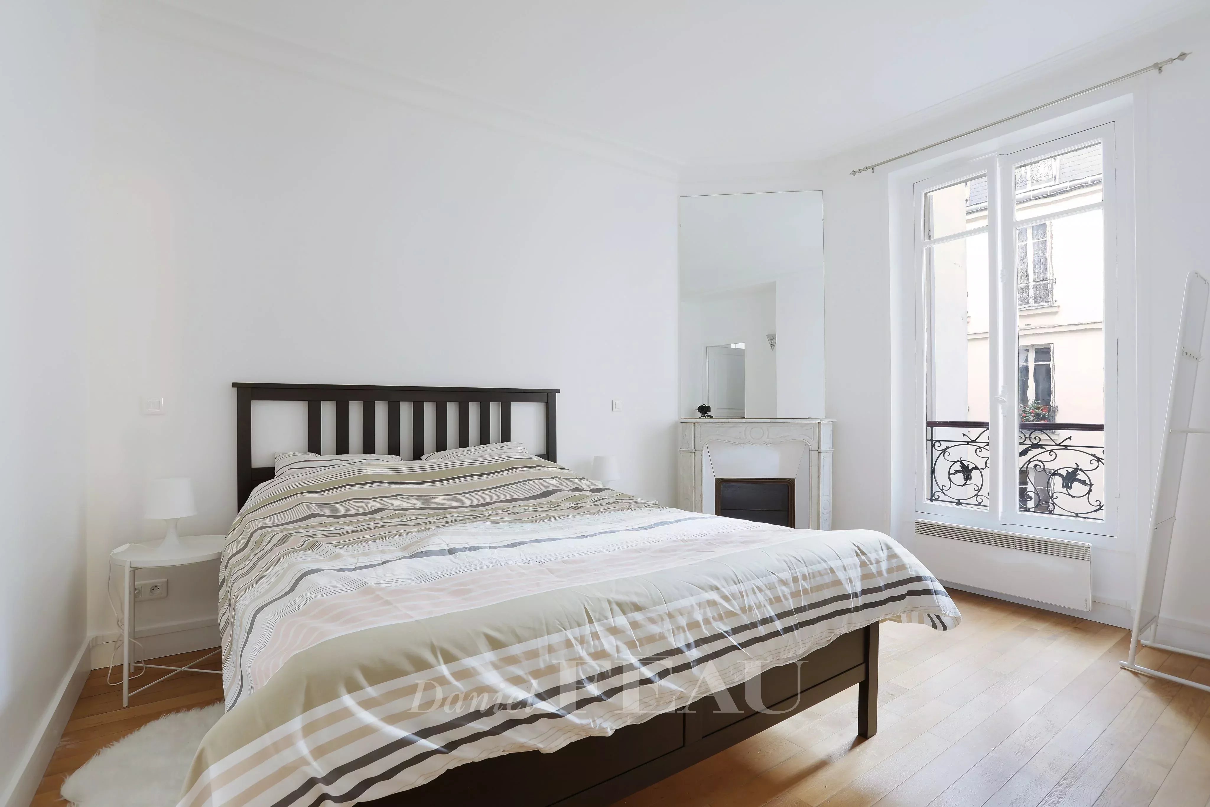 Bedroom Wooden floor Fireplace