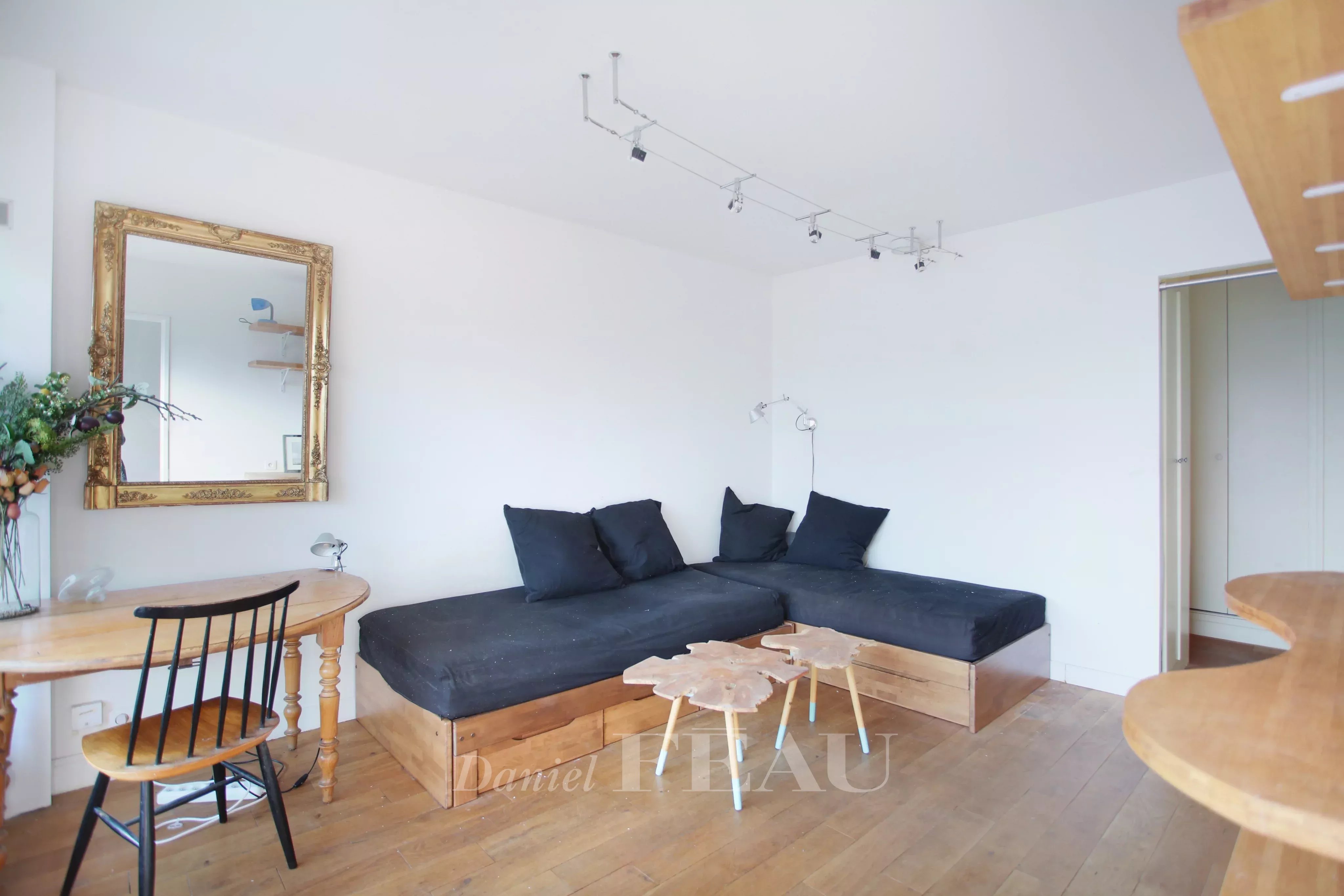 Sale Apartment Paris 11th
