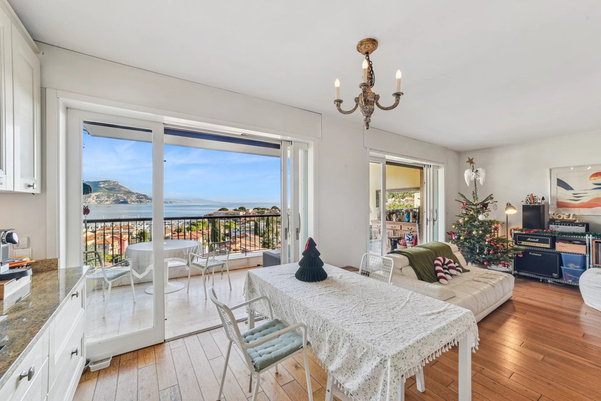 Dual apartment opportunity with open sea view, 41 m² of terraces, garage and parking