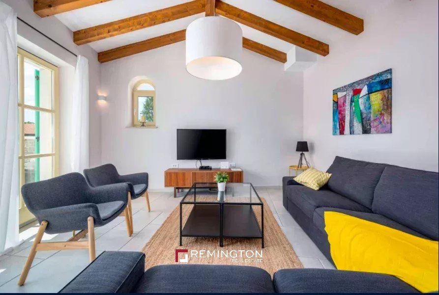 6 Bedroom Villa/Townhouse's Image 18