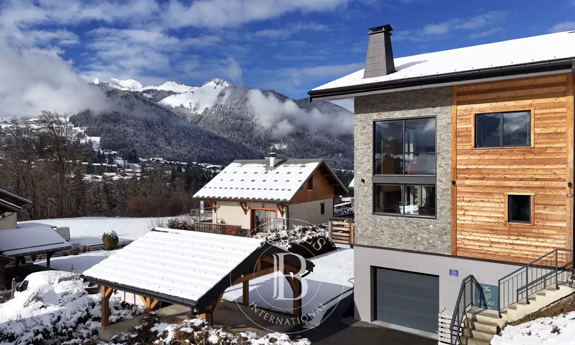 Photo of Montriond – New Chalet, 6 Bedrooms – Panoramic View – Southwest Exposure