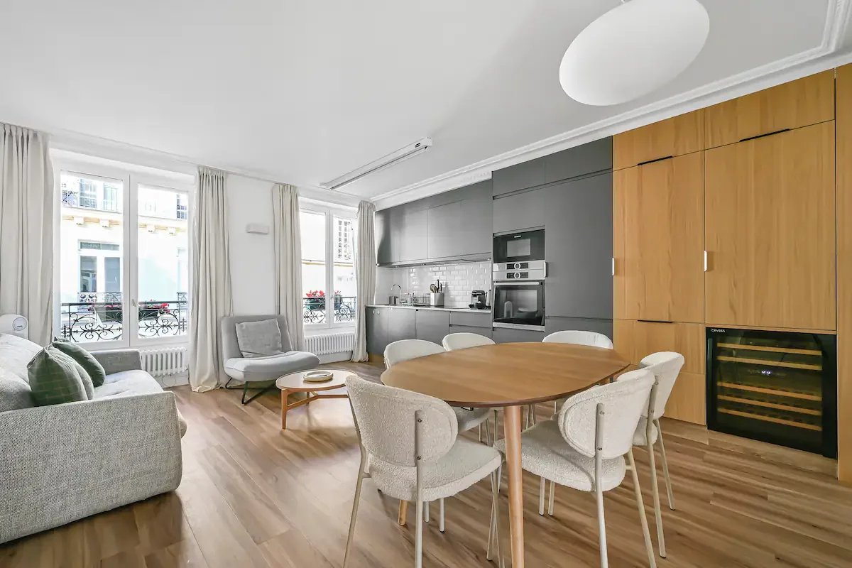 2 BEDROOMS APARTMENT - FAUBOURG ST HONORE - 85 SQM - PARIS 75008