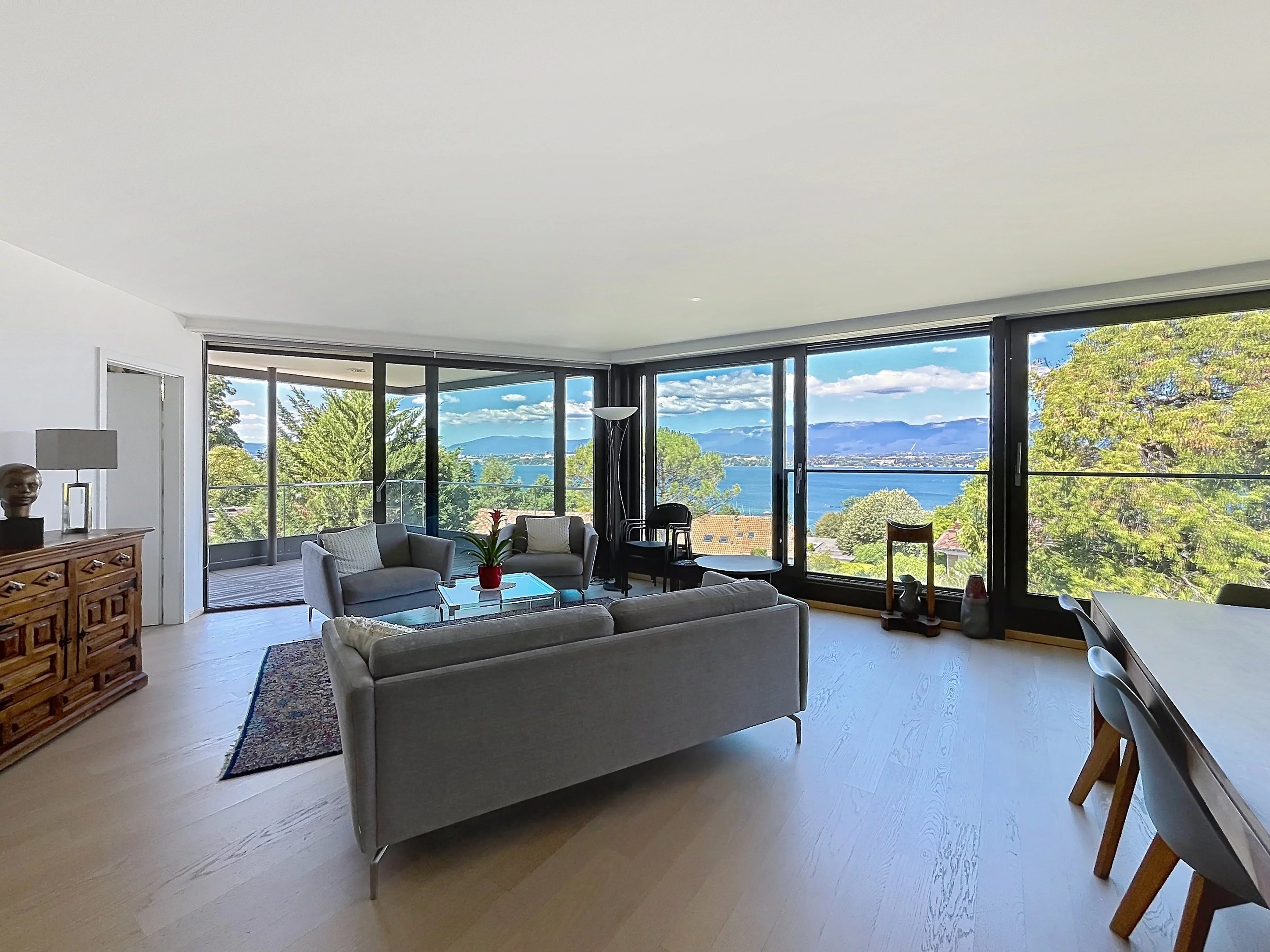 Appartement 4 pièces avec terrasse et vue lac à Vésenaz