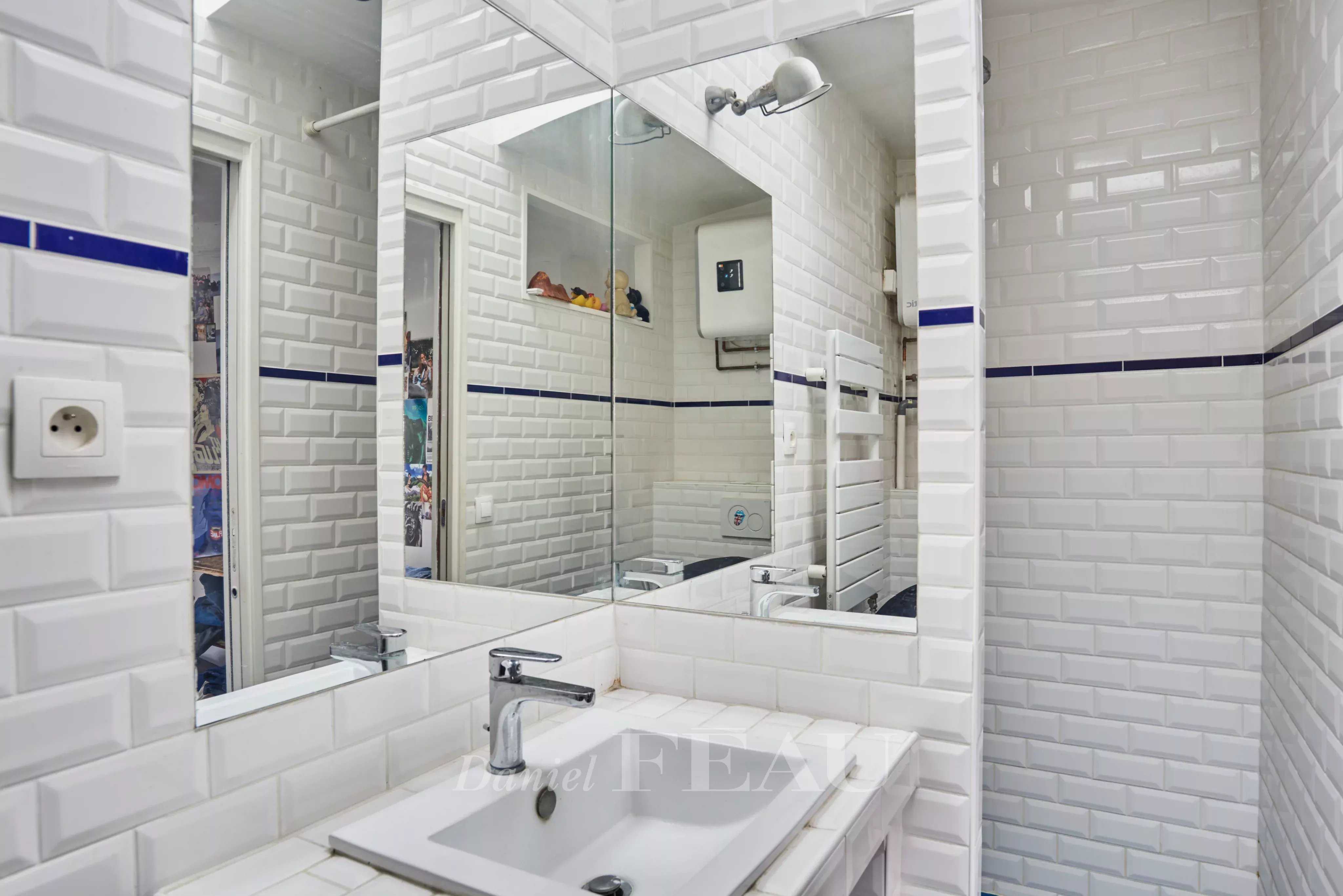 Shower room of the 2 rooms on the upper floor