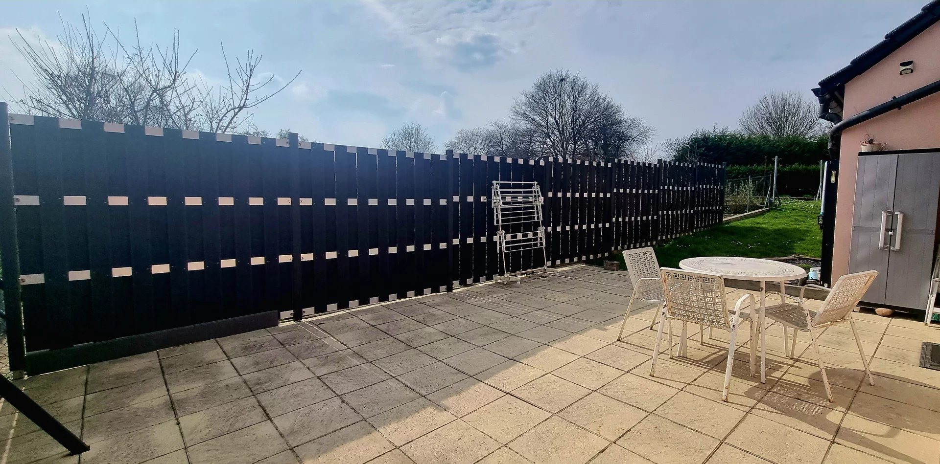 Maison familiale à vendre, terrain de 11 ares avec piscine hors-sol