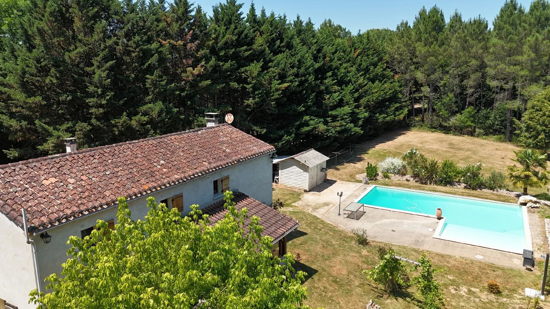 Maison avec piscine à Saint-Front-sur-Lémance