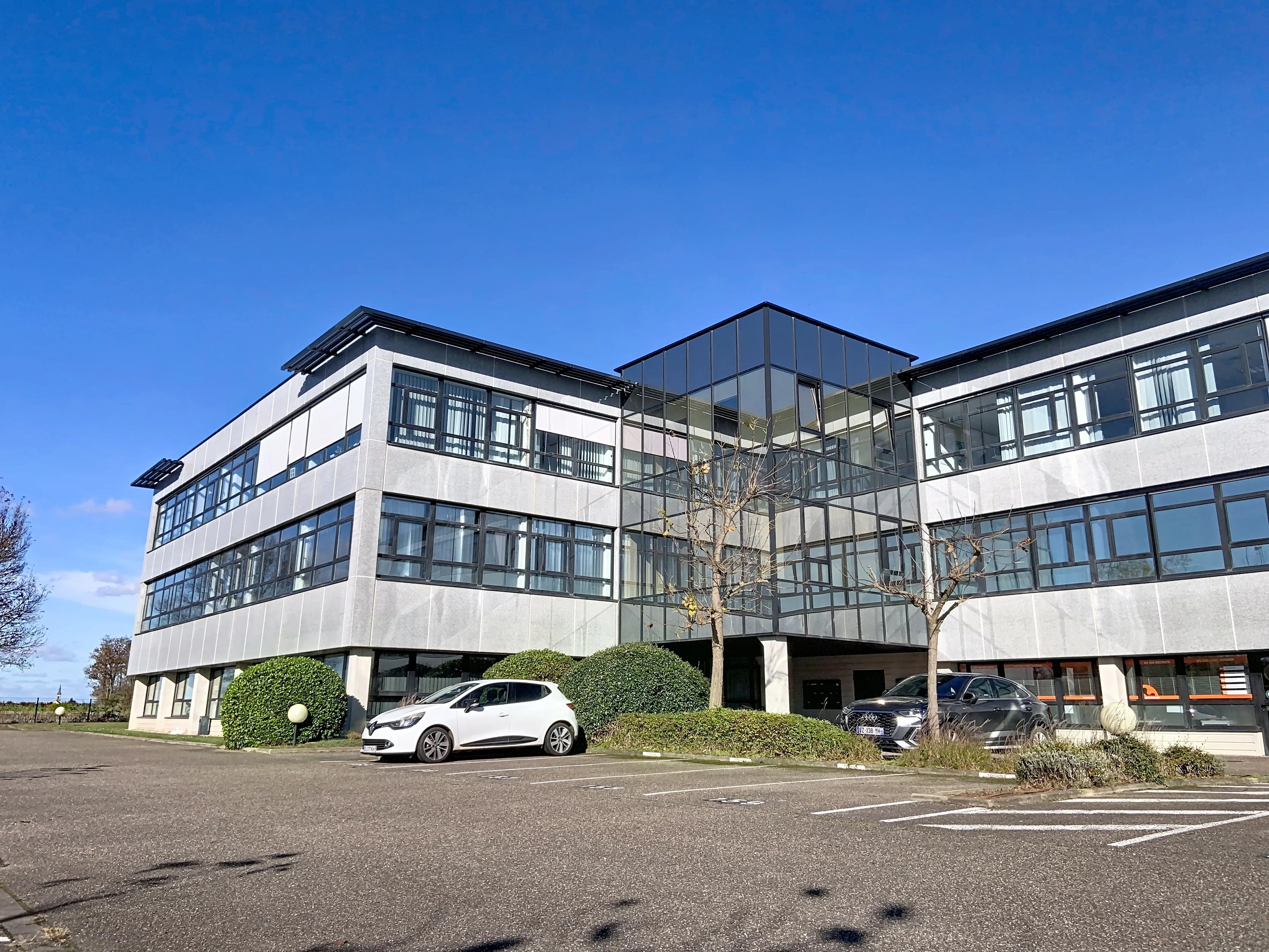 Entzheim Aéroparc, locaux professionnels de 1 573m2