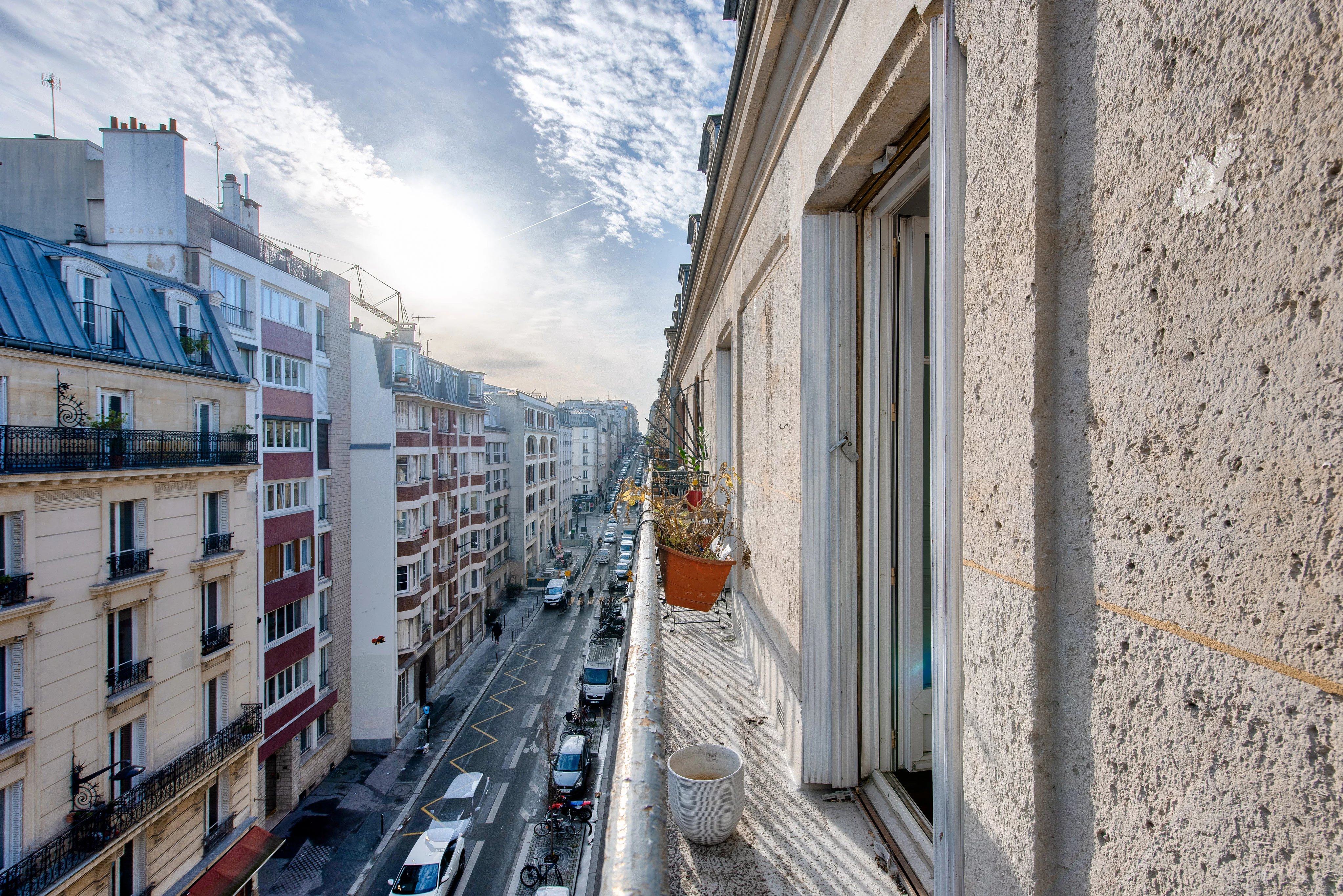 Appartement d'angle en excellent état, étage élevé, balcon