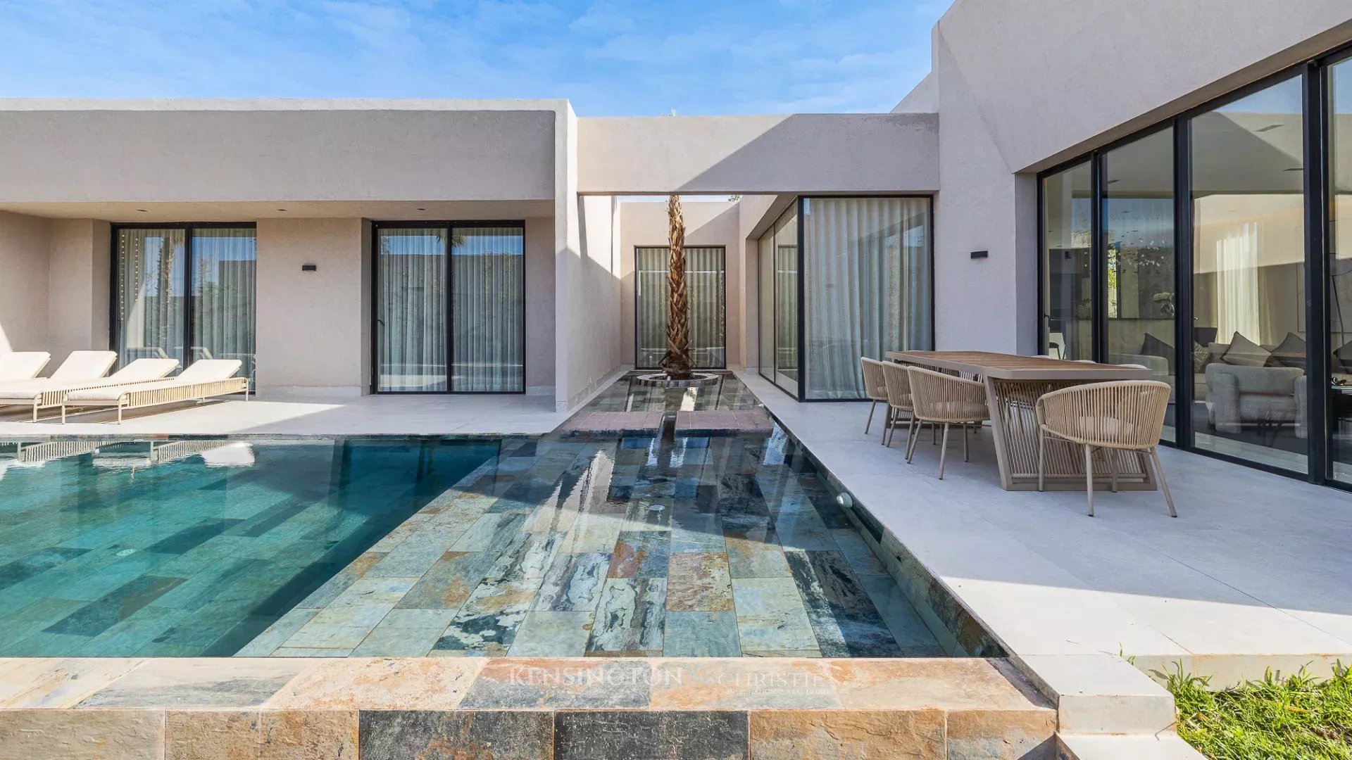 5 Bedroom Villa/Townhouse's Image 3